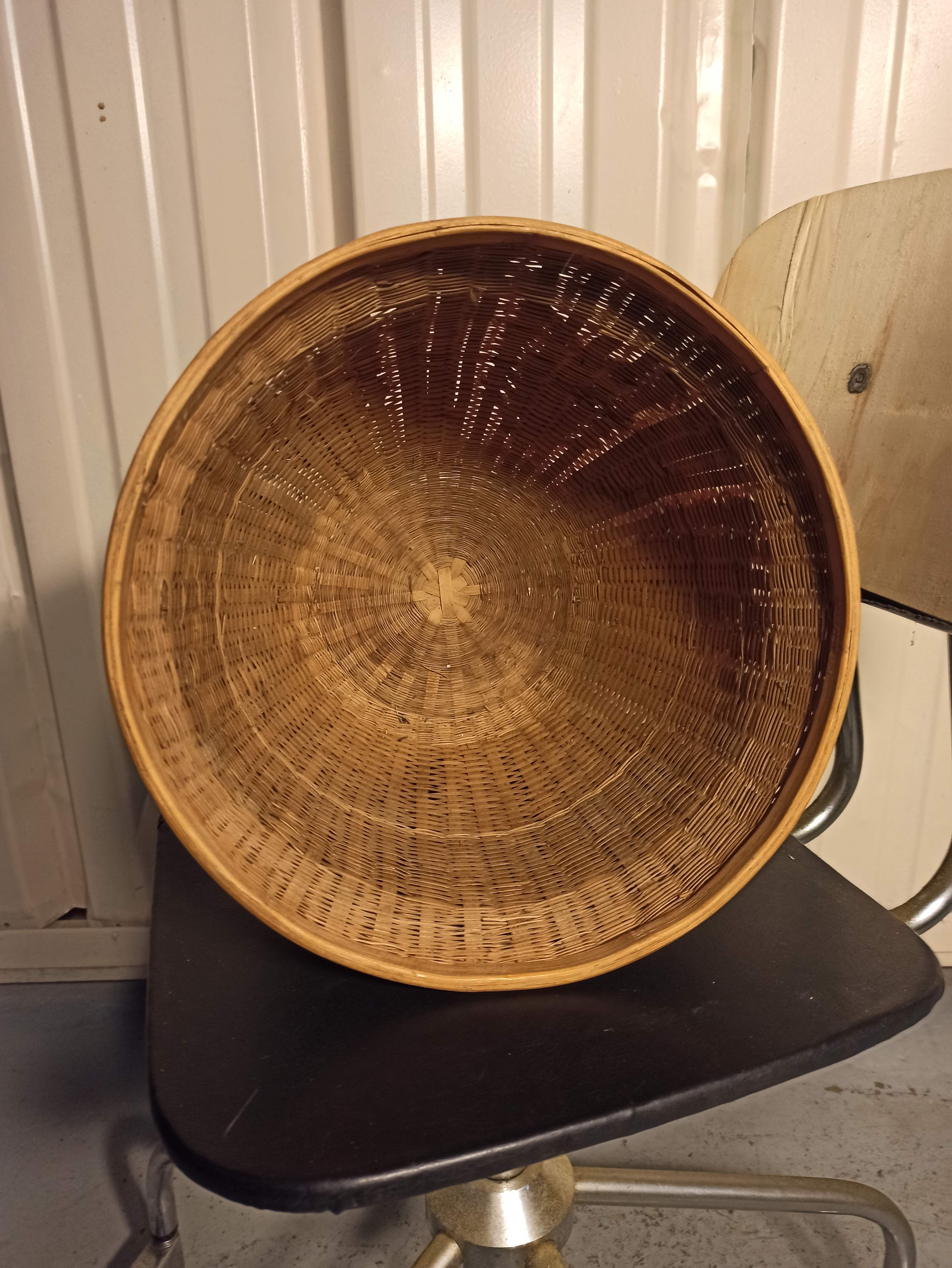 Wicker basket year 80 pot cache