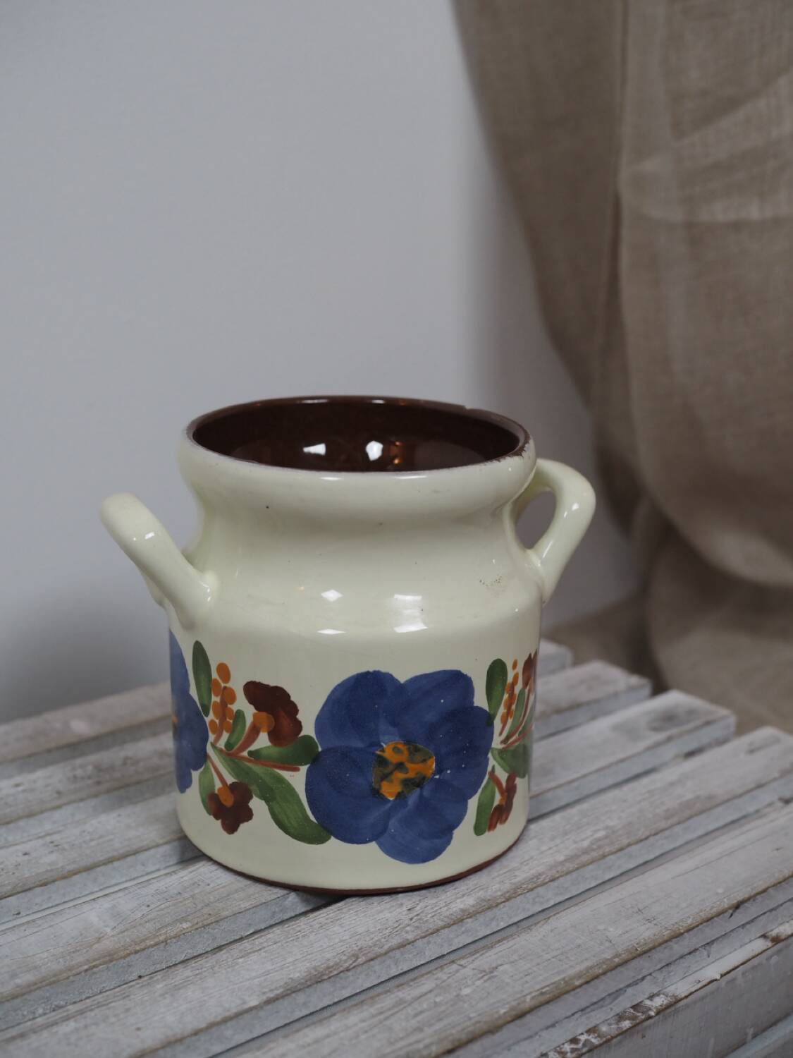 Vintage Varoslod Majolika pot with flower decor