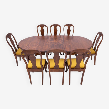 Antique table + 8 chairs, northern europe, circa 1920.