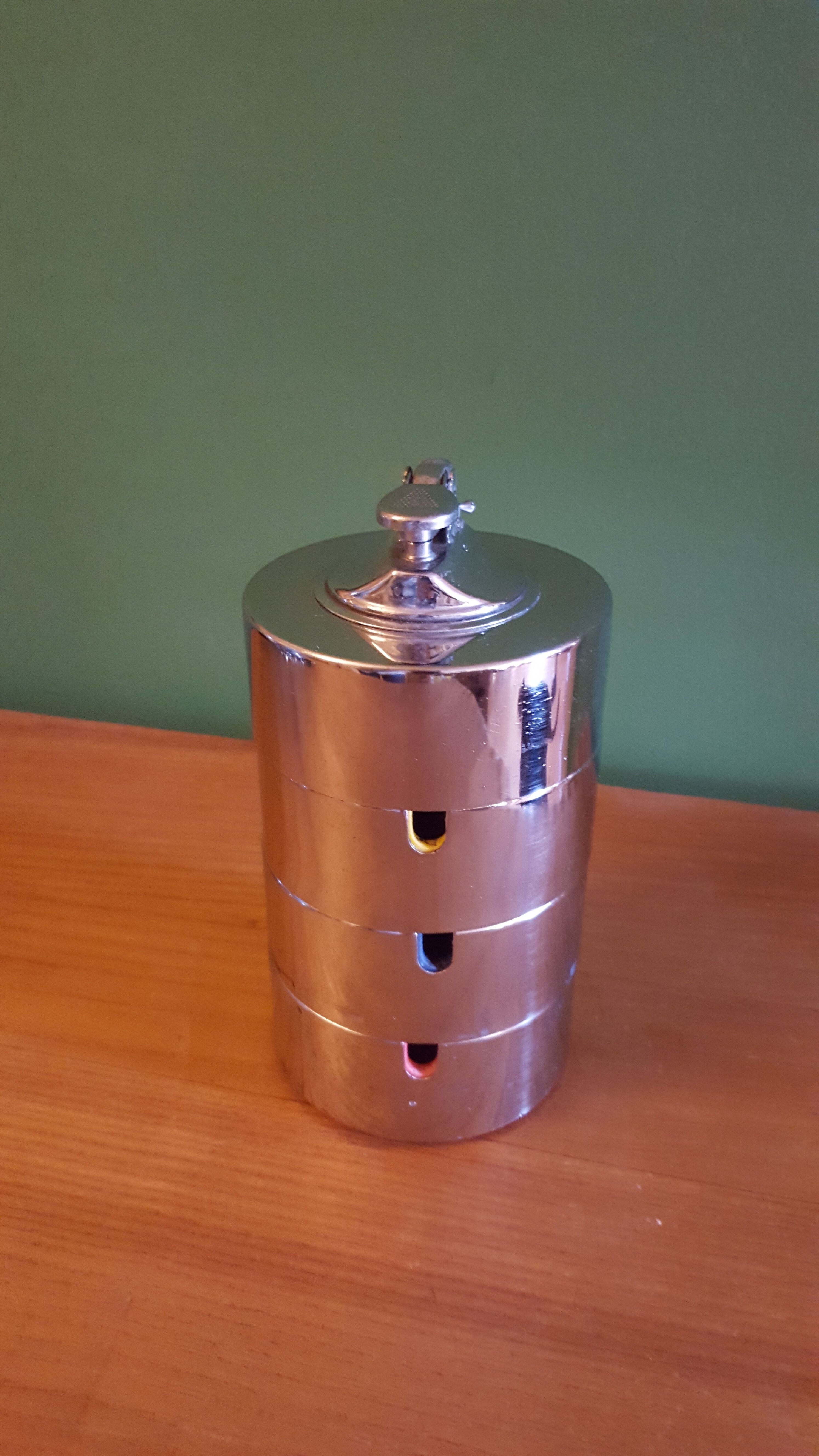 Vintage lighter and ashtrays 70