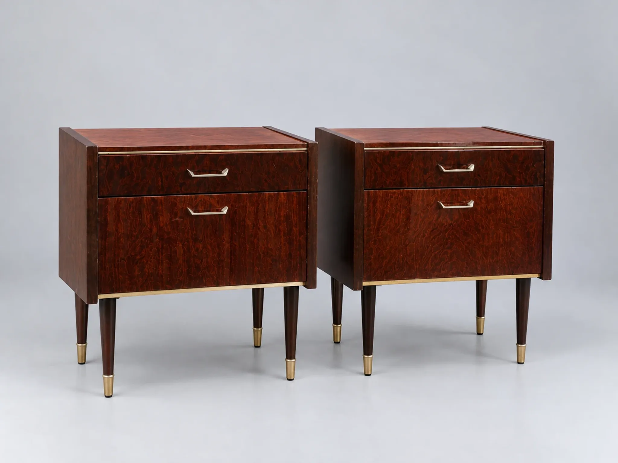 Set of 2 vintage design nightstands with brass details