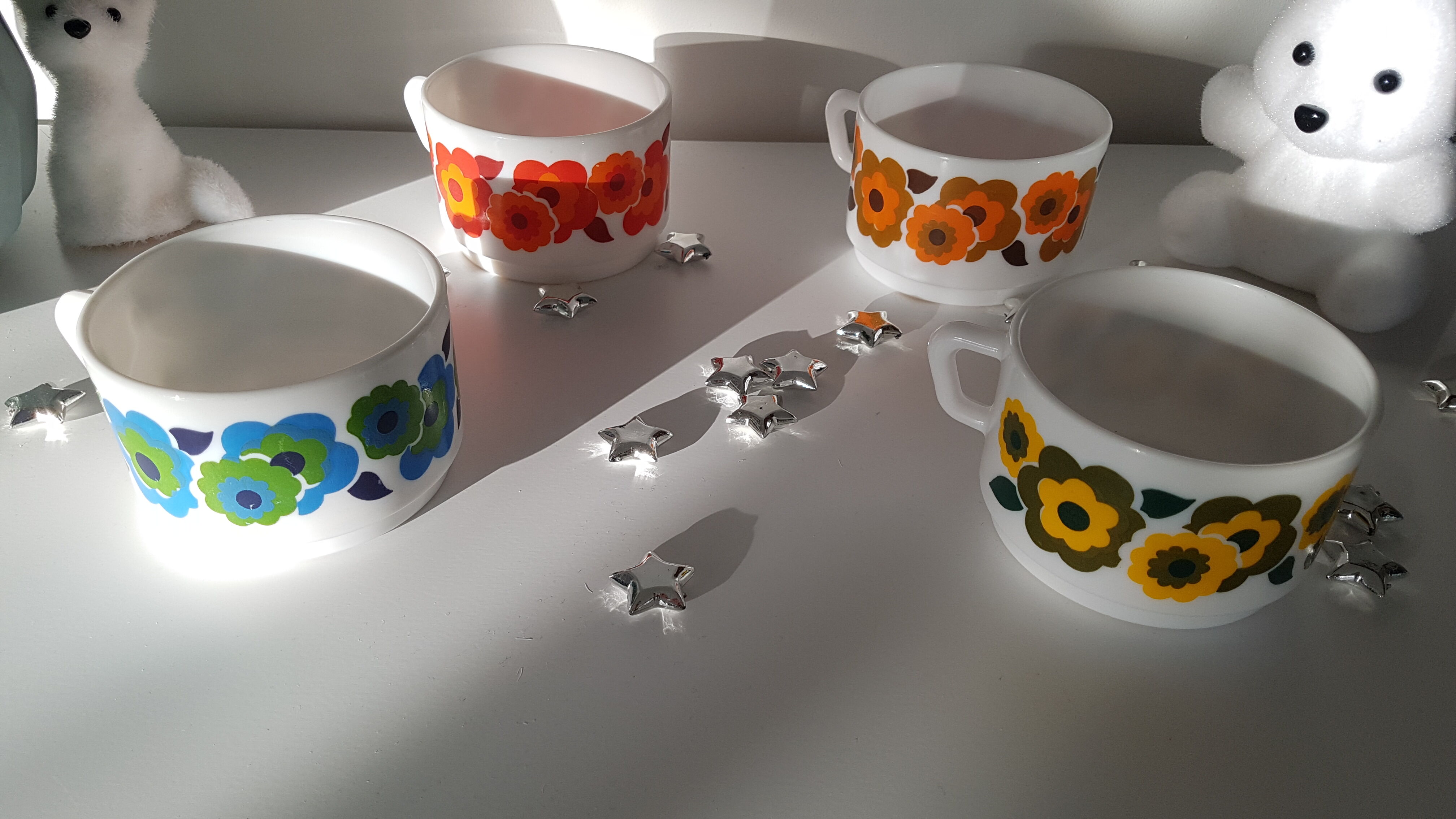 4 large Lotus Arcopal chocolate cups