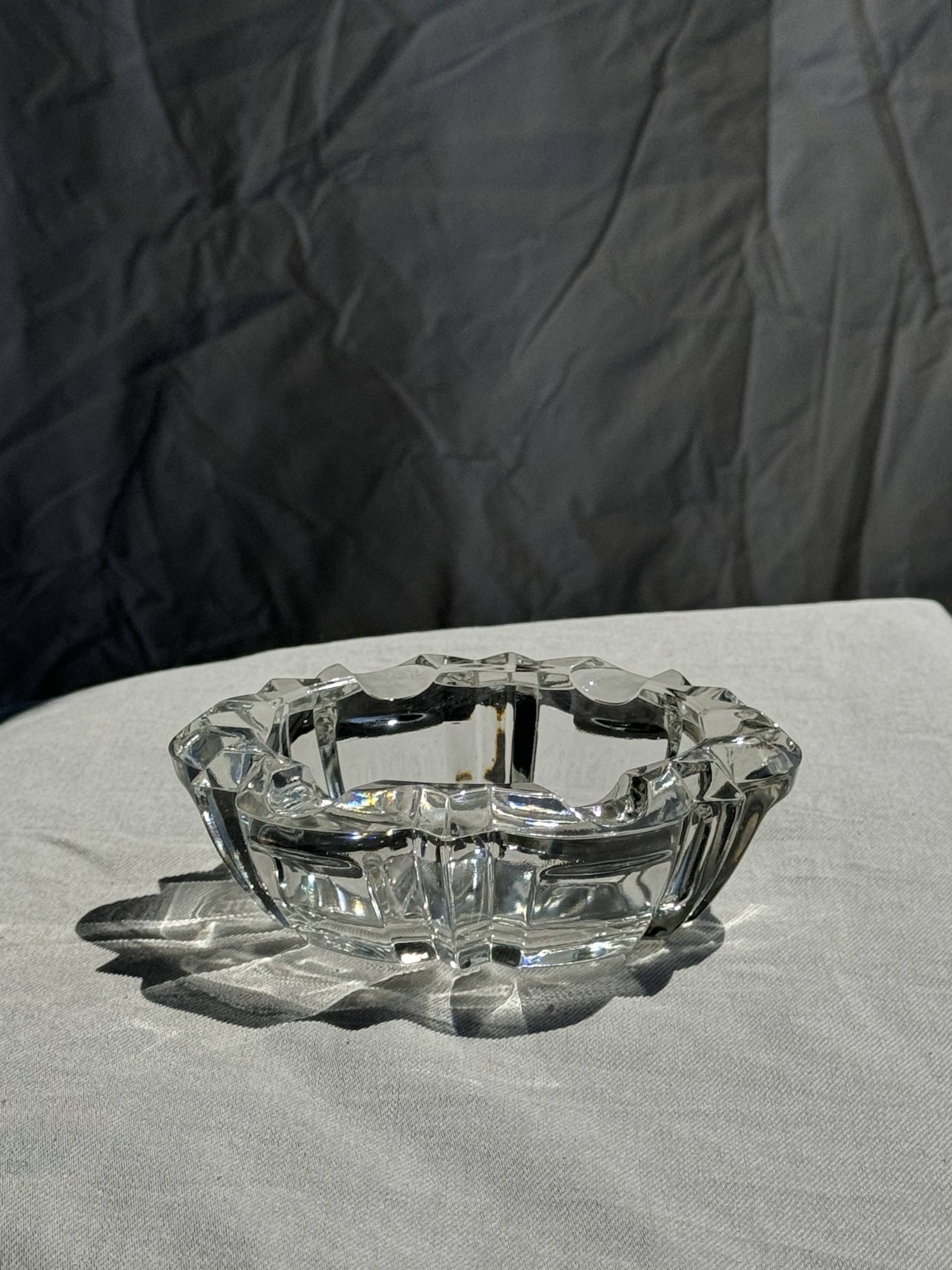 Classic geometric style glass ashtray