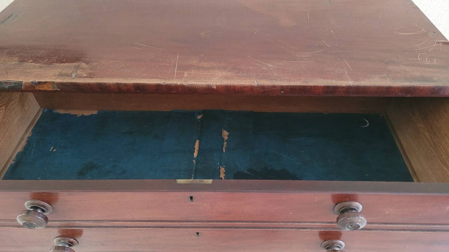 Victorian chest of drawers