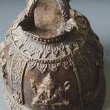Cloche de temple antique/décor lord ganesh feng-shui. en bronze patiné brune