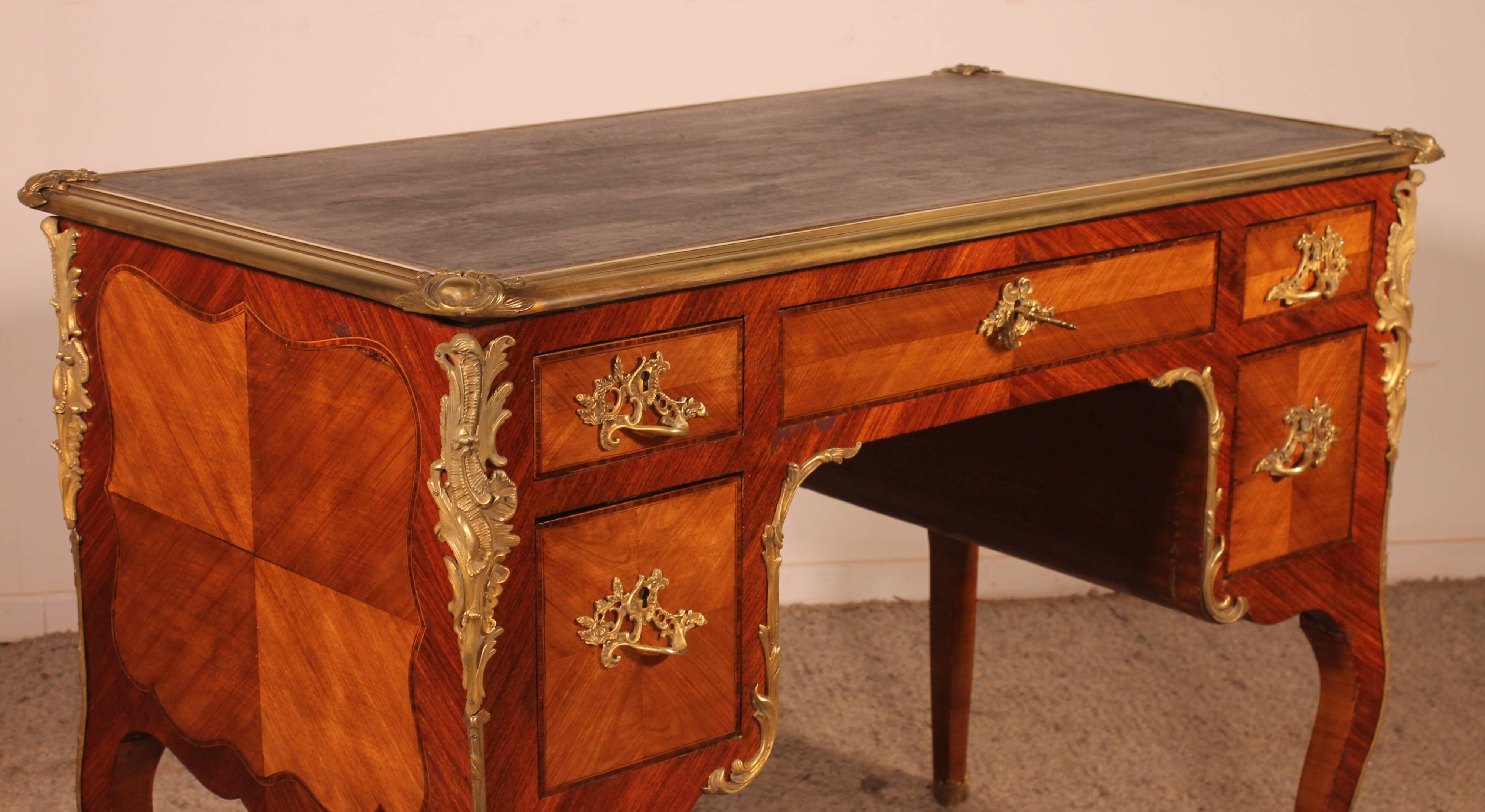 Small Double-Sided Writing Desk in Rosewood in Louis XV style from the 19th century.