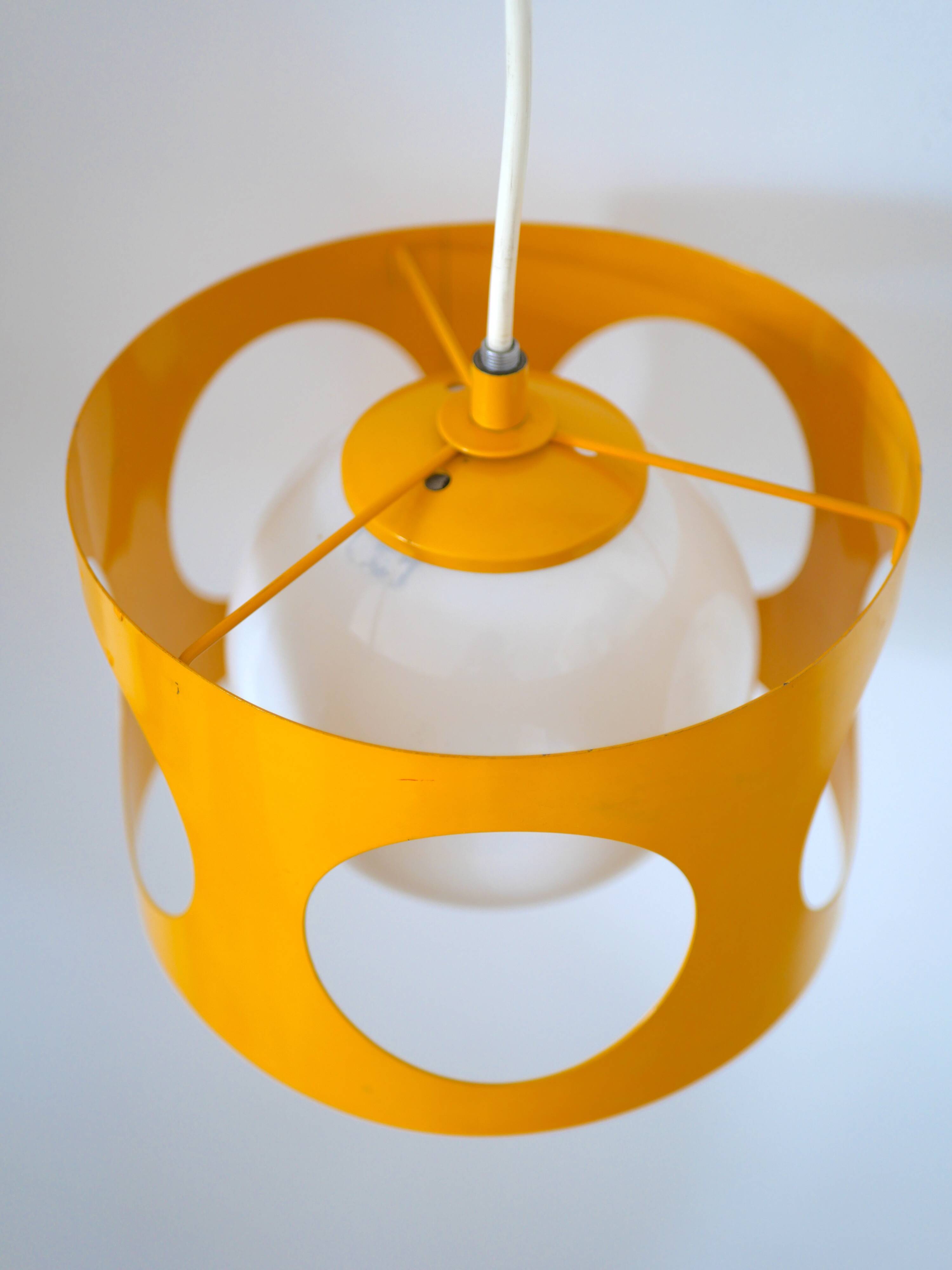 Yellow metal Disderot suspension