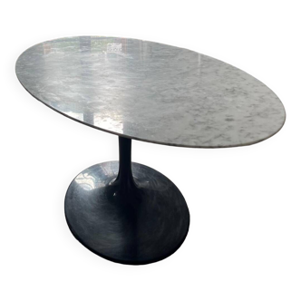 White marble oval tulip table