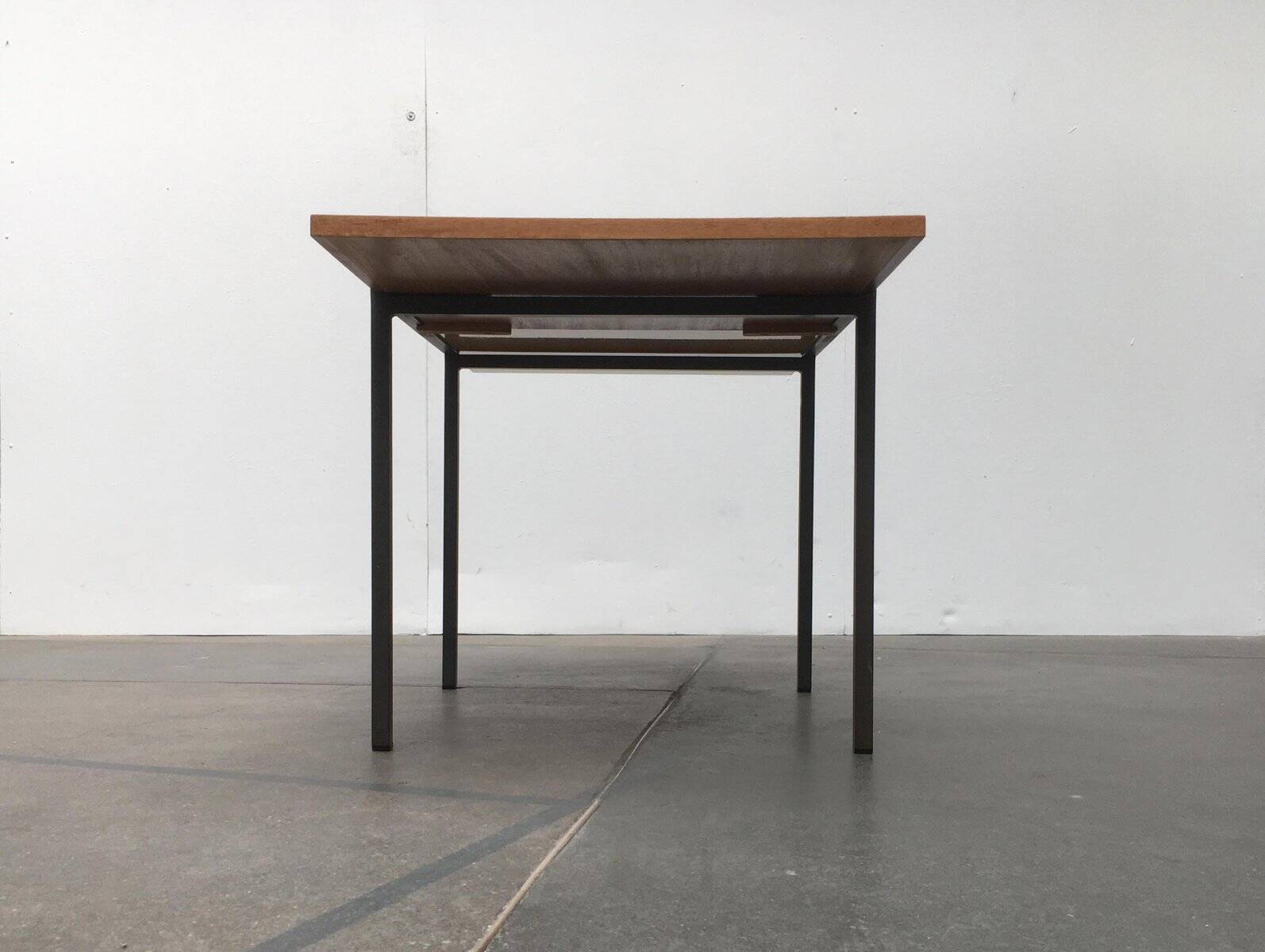 Mid-century minimalist convertible side table model T-Angle by Florence Knoll for Knoll International, 1950s.