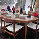 Dining table in rosewood, for 4 to 6 people.