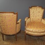 Pair of Louis XVI Bergères in walnut, late 18th century.
