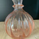 Vase en verre rose