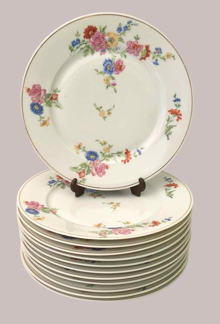 Set of 12 flat plates flowered porcelain
