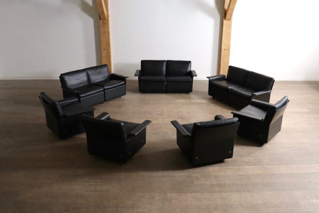 Dieter Rams Model 620 two seater sofa in black leather for Vitsoe, 1980s