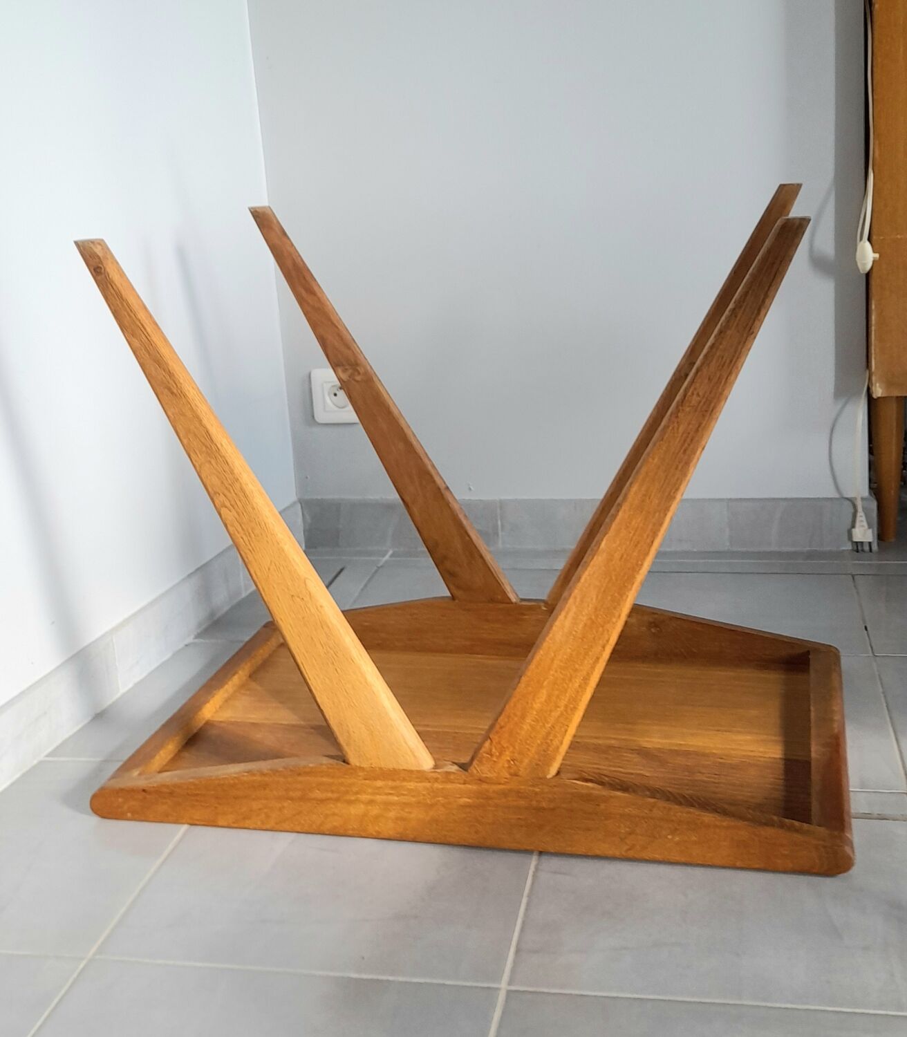 Compass foot side table