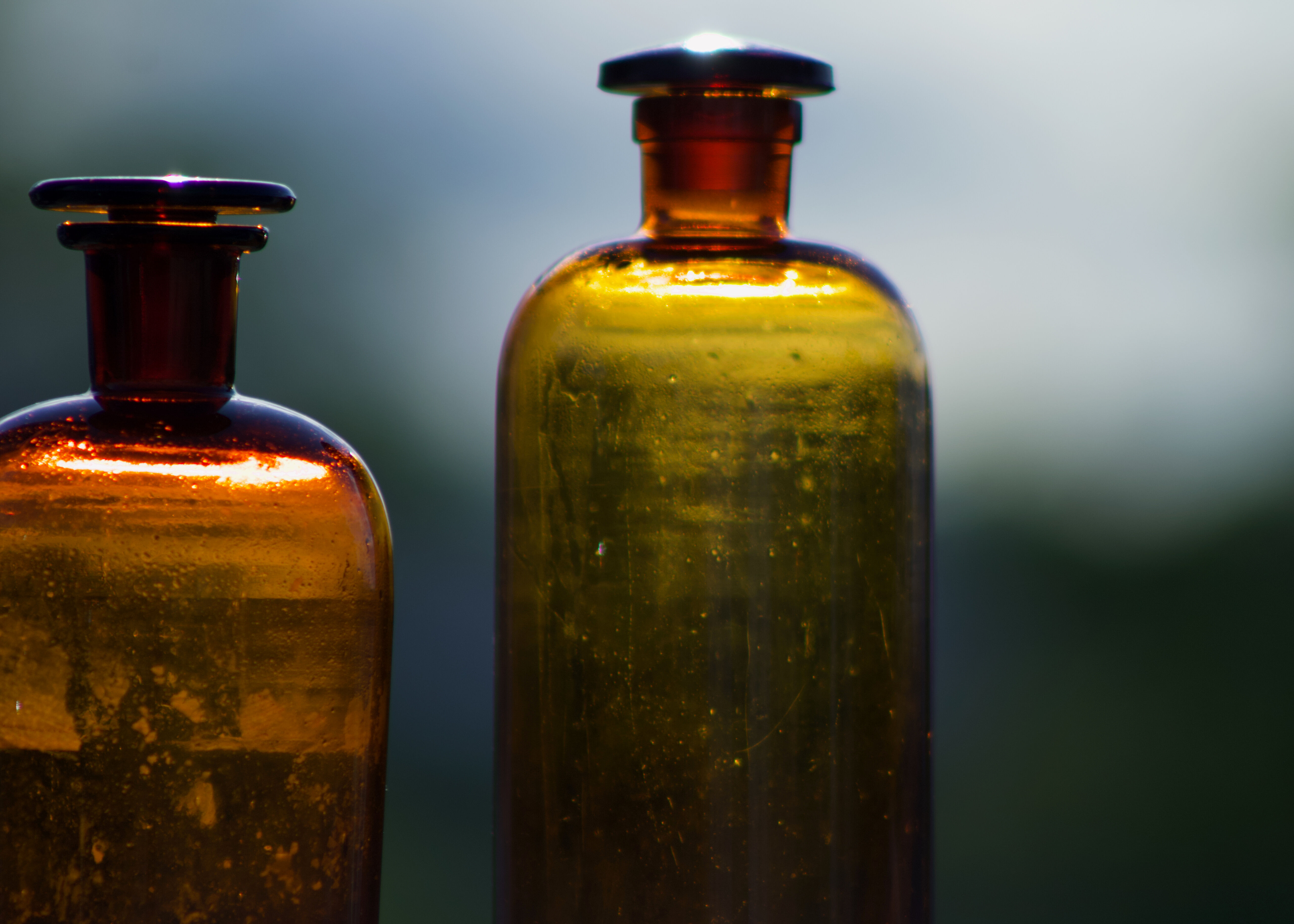 4 old apothecary bottles / amber glass pharmacy in perfect condition dated before 1960