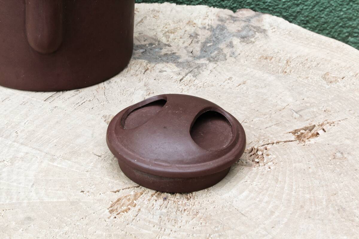 Chinese teapot in stoneware, Yixing, signed