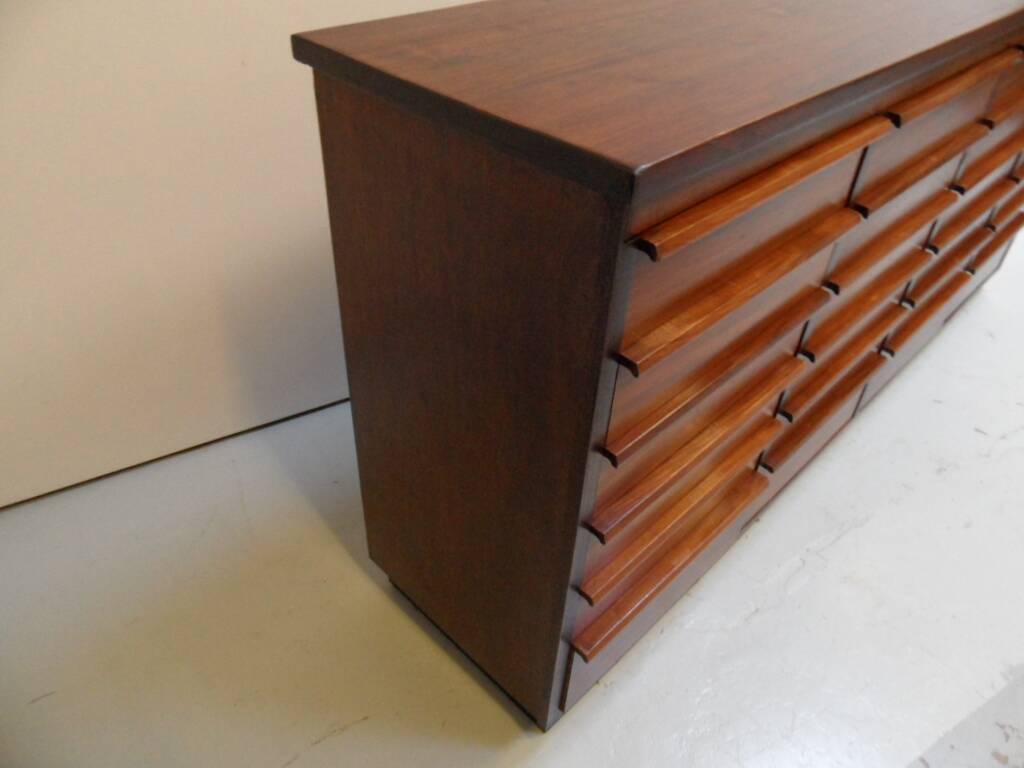 Vitrine vintage en acajou avec tiroirs