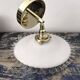 Applique murale en opaline blanche