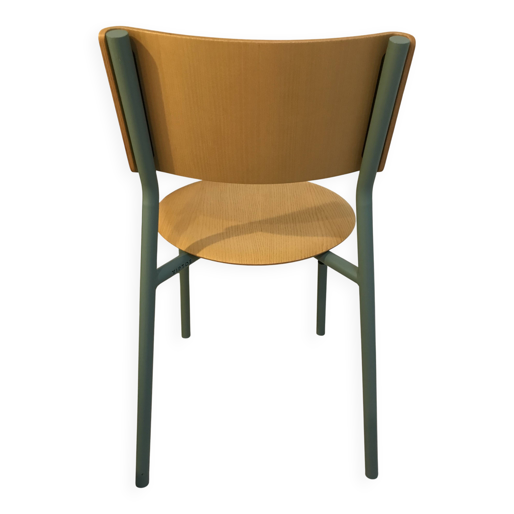 Wood and steel tiptoe SSD chair