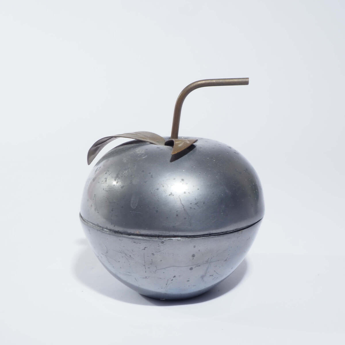 Apple-shaped metal candy