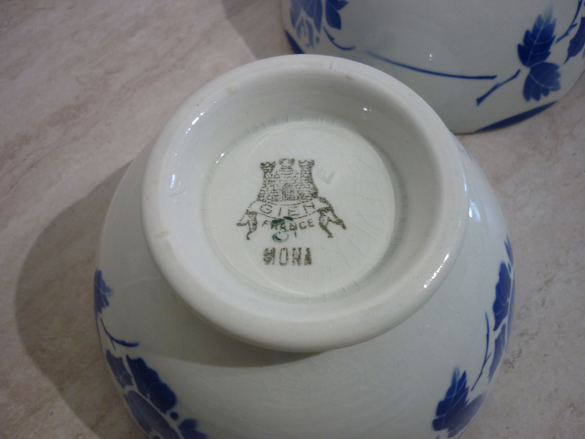 Set of 2 old ceramic bowls Mona de Gien