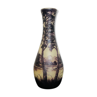 Multi-layer glass vase with acid engraved decoration