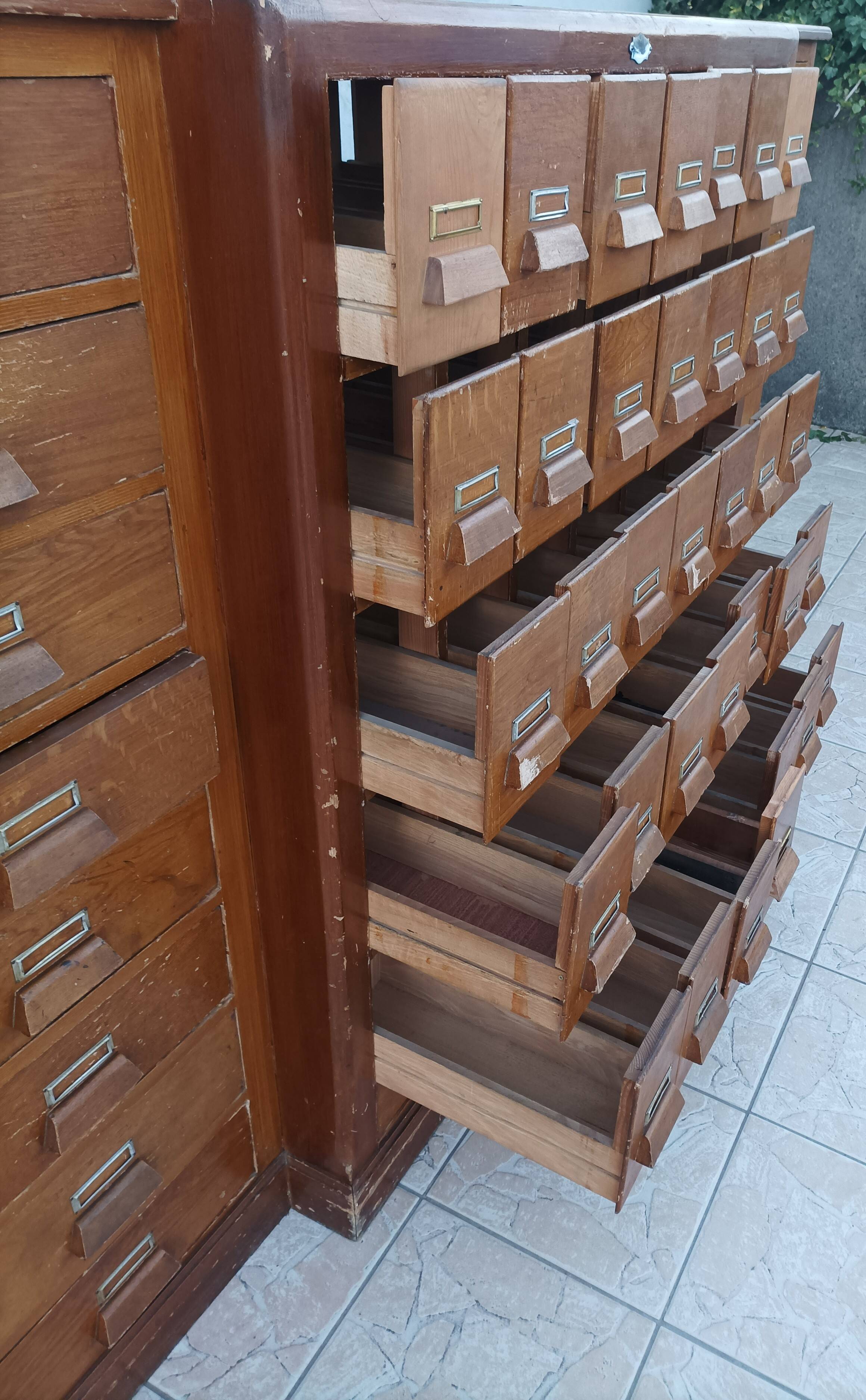 Meuble d'apothicaire de métier en sapin 53 tiroirs