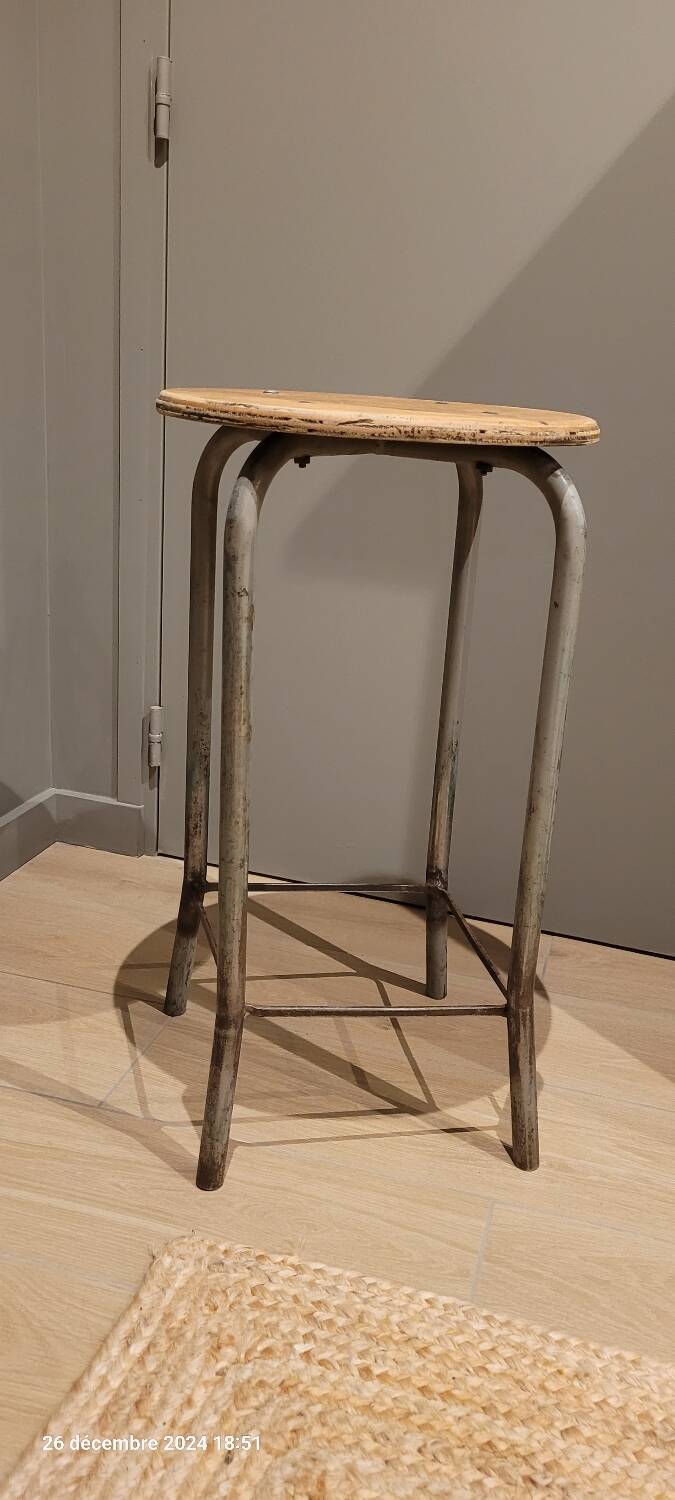 High workshop stool in wood and metal