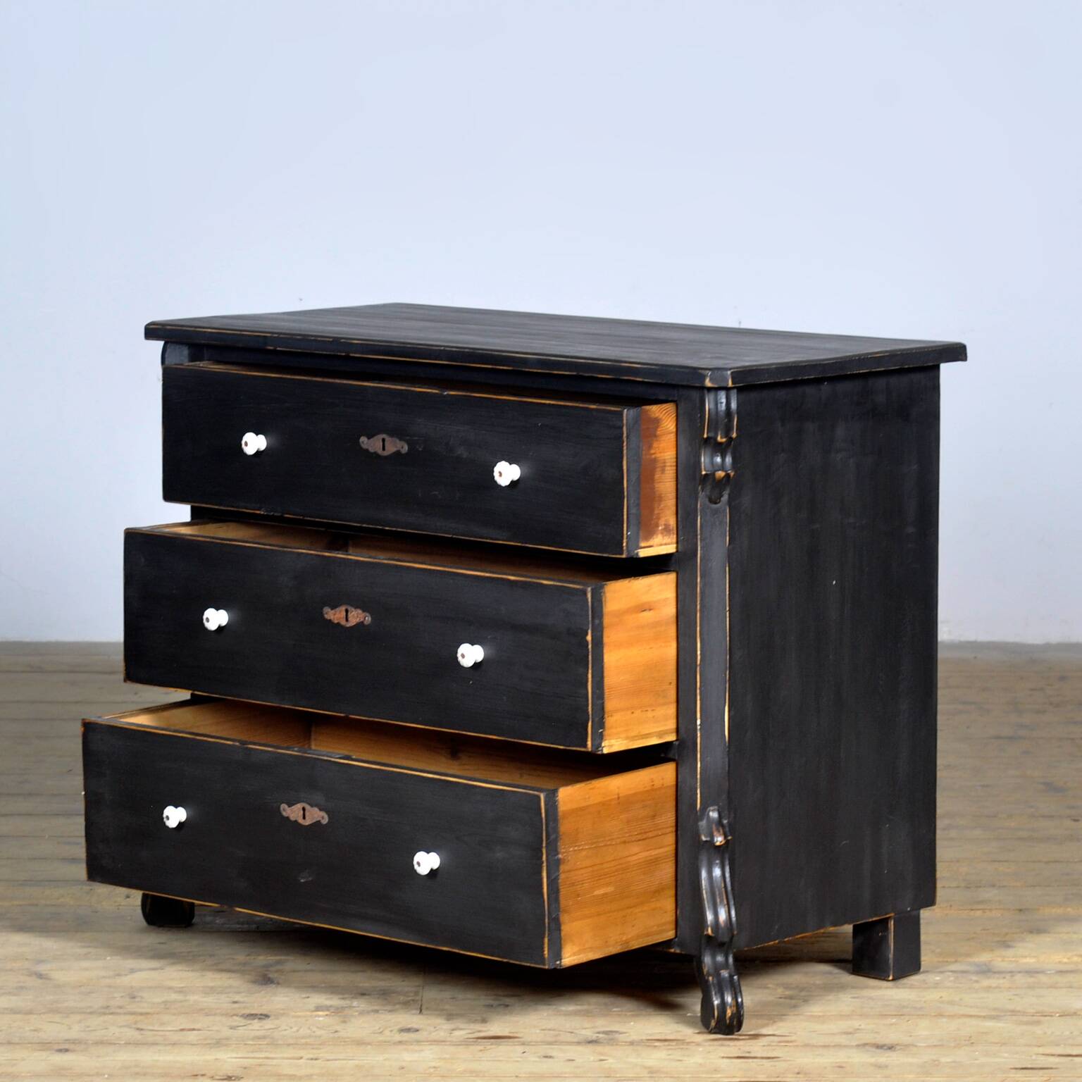Oak and pine Chest of drawers, 1910s