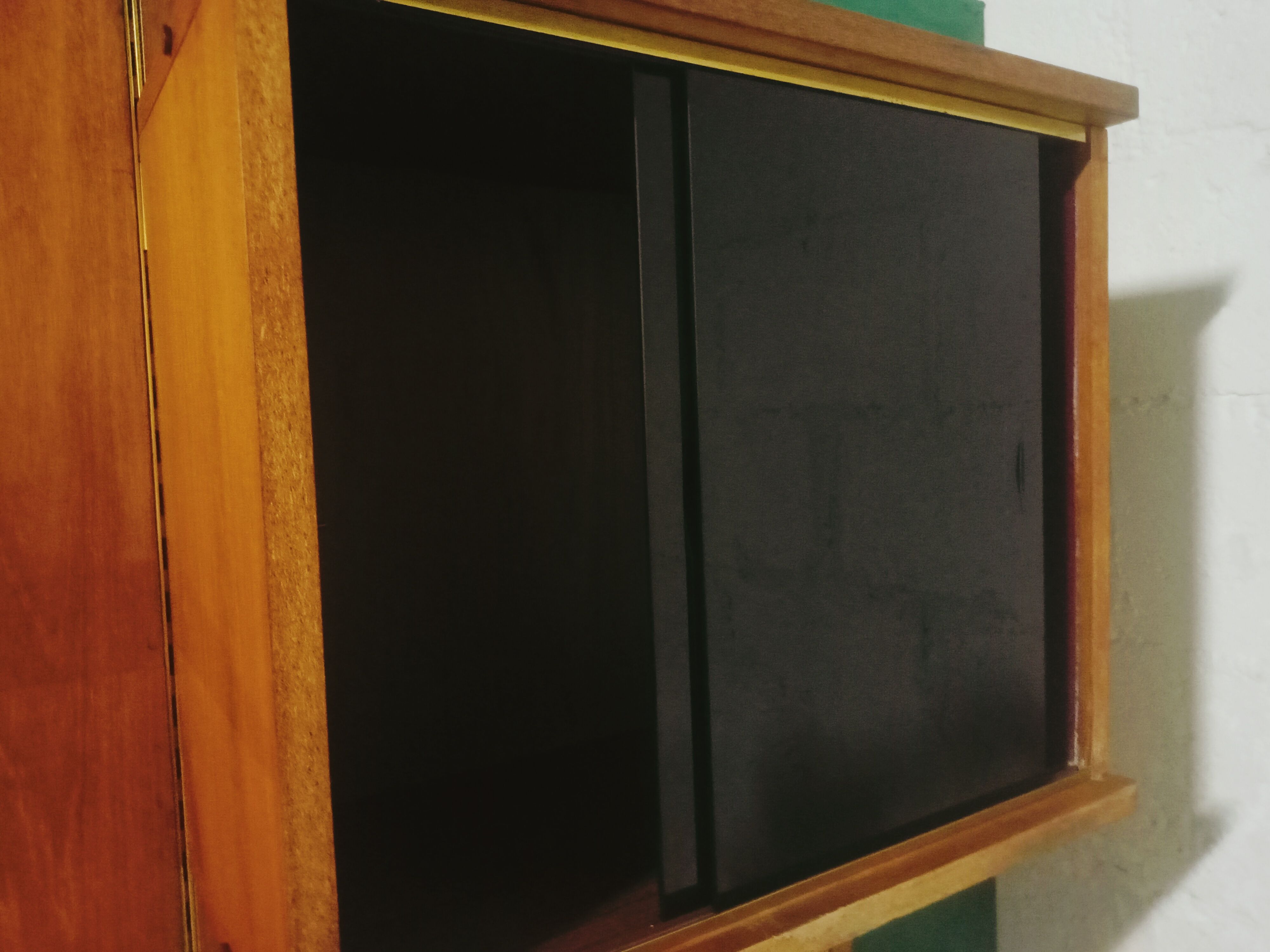 Modular wall shelf in Paolozzi teak