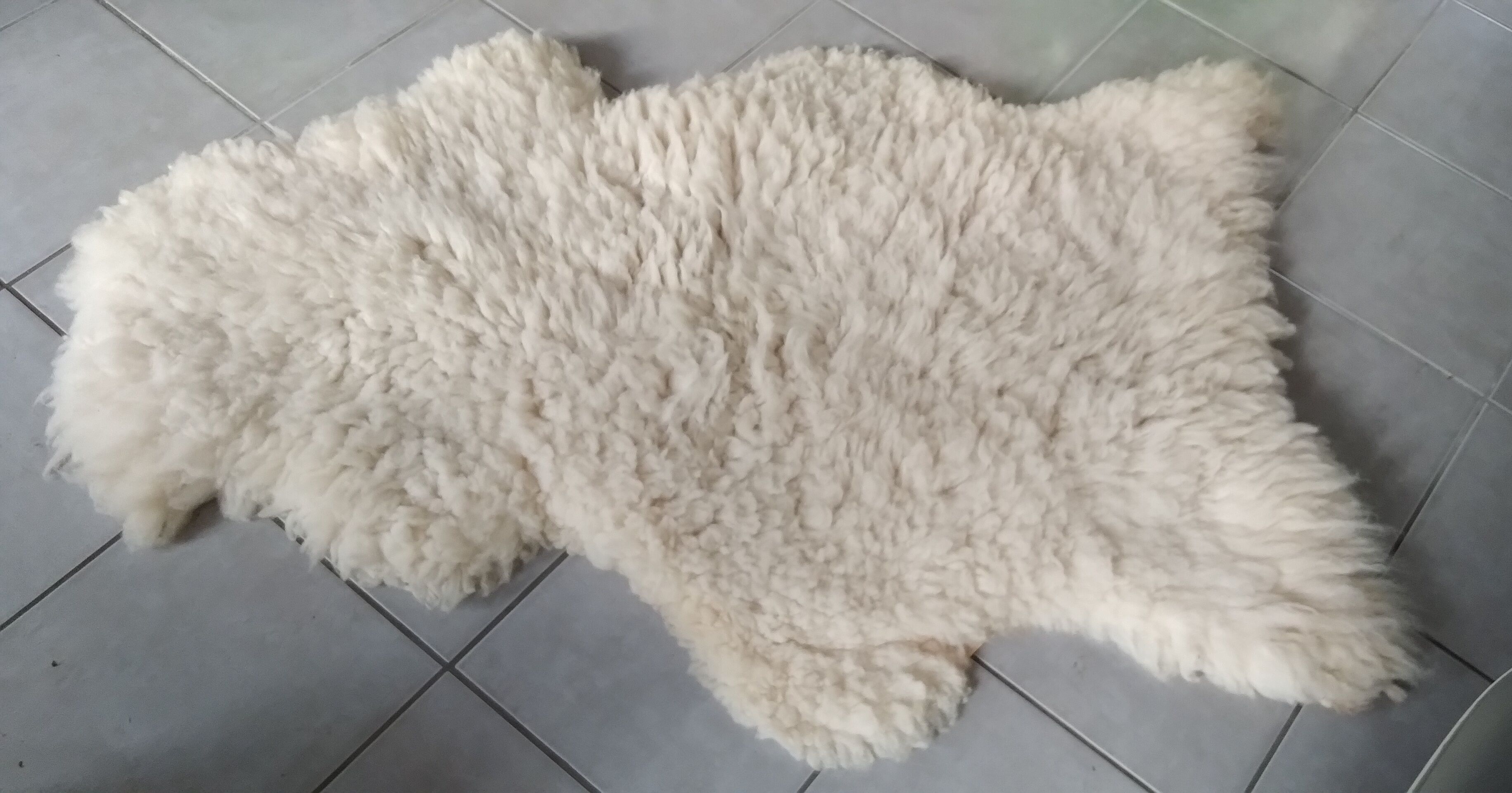 Natural sheepskin 130 x 95 cms