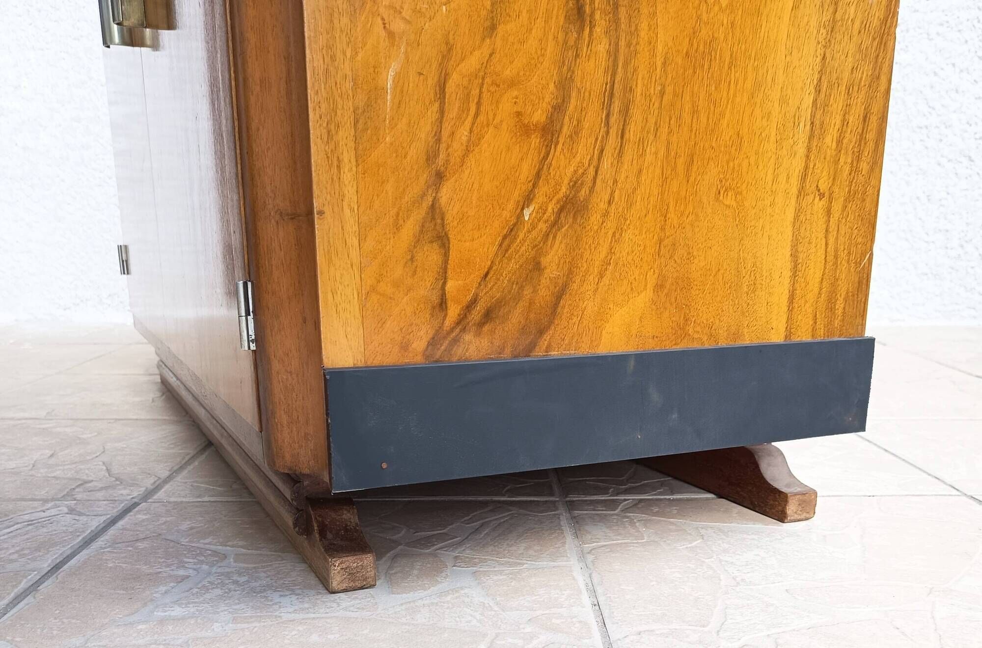 Art Deco walnut burl bar