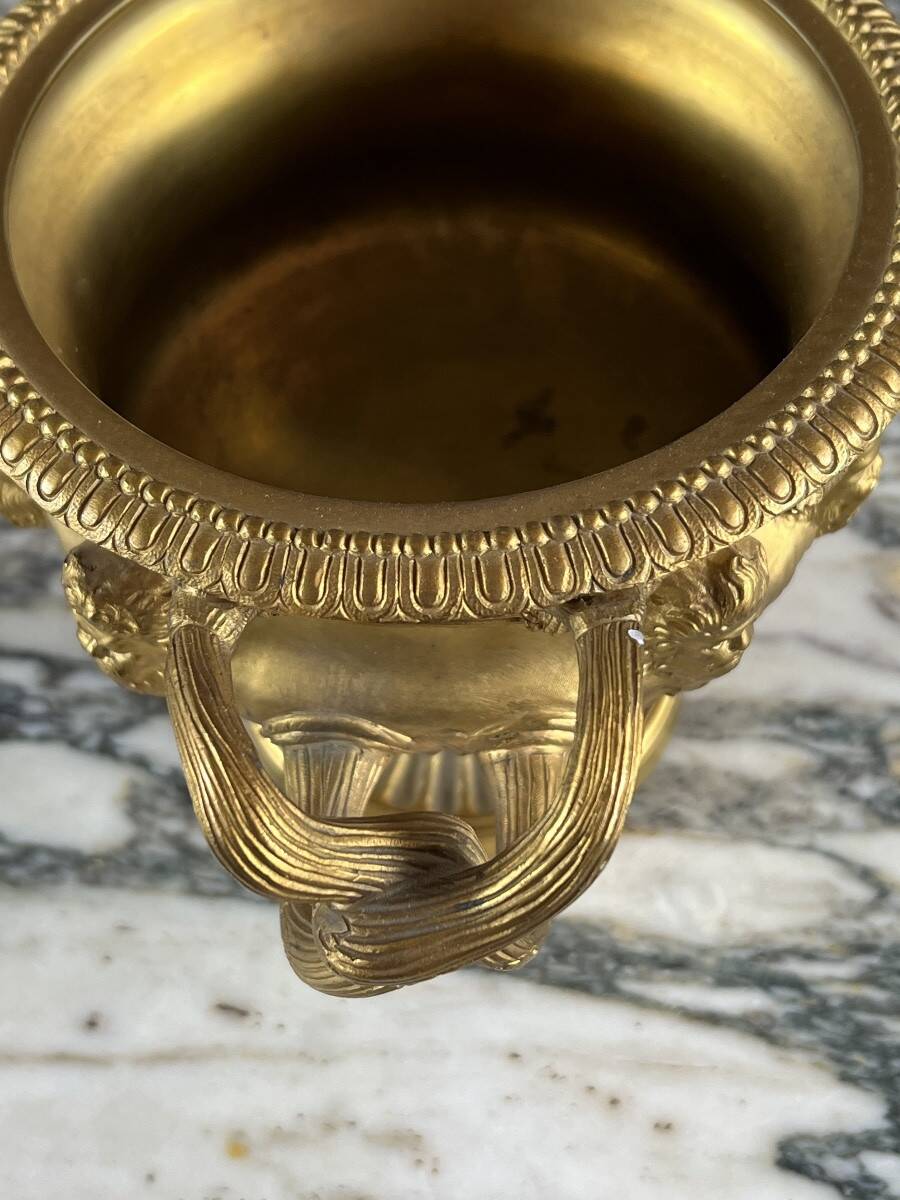Large Pompeian-style bronze cup with two handles, 19th century.