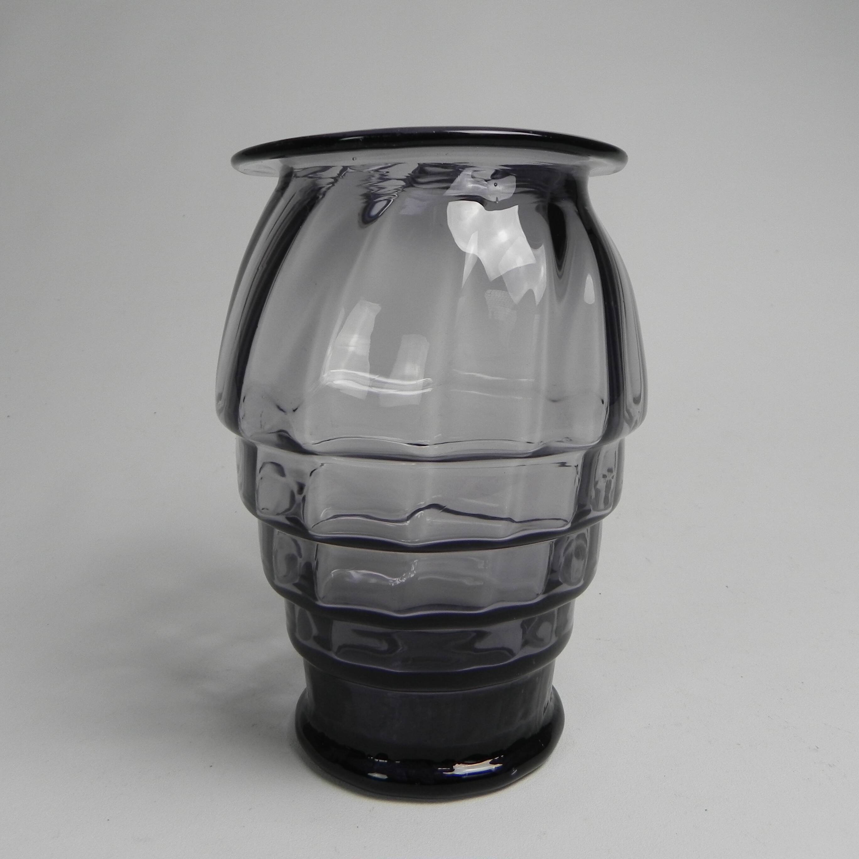 Art Deco vase with twisted vertical bands, Doyen style, 1930s.