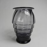 Art Deco vase with twisted vertical bands, Doyen style, 1930s.
