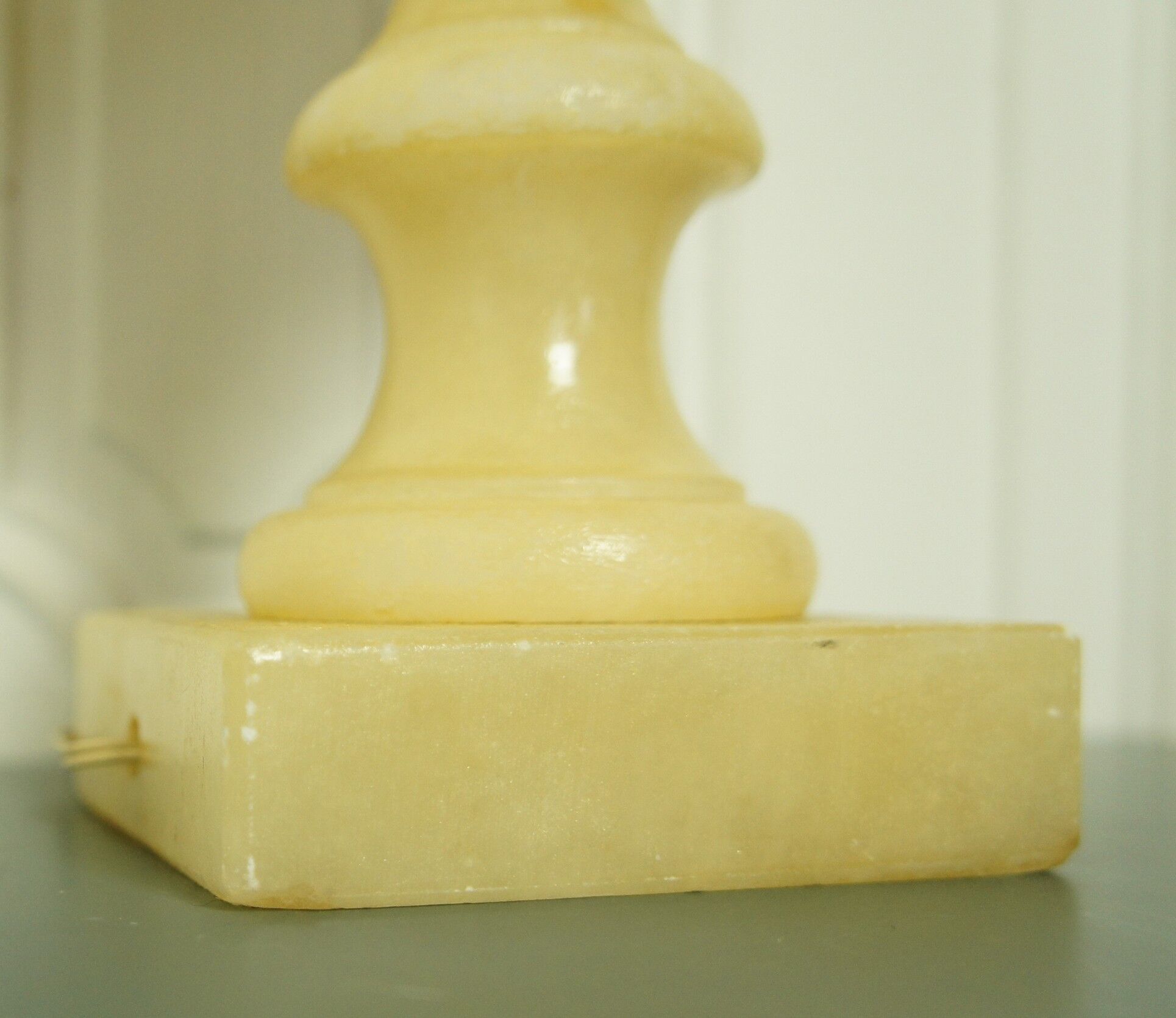 "Tulip" lamp in travertine/cut stone