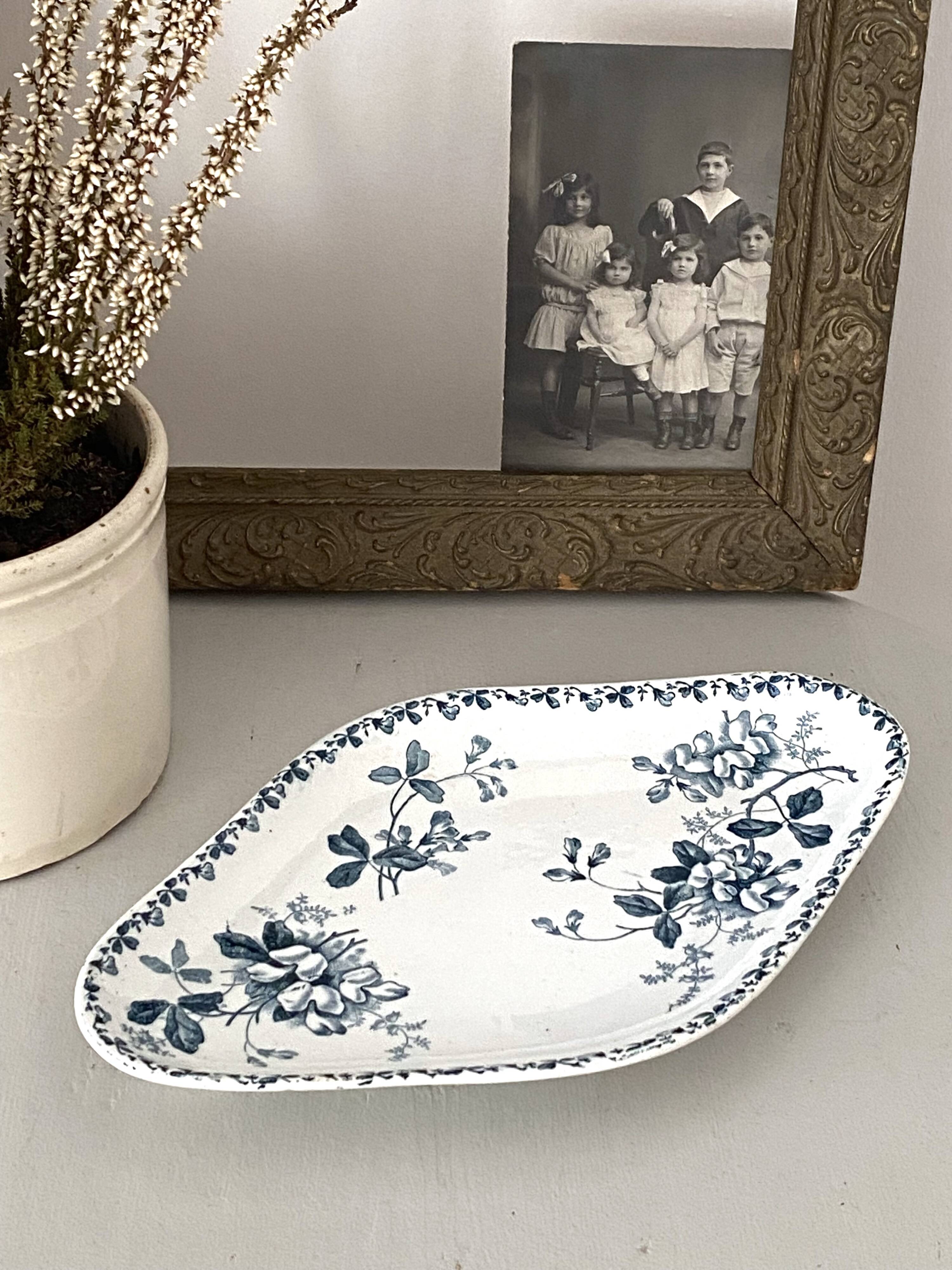 Small old Saint Amand dish