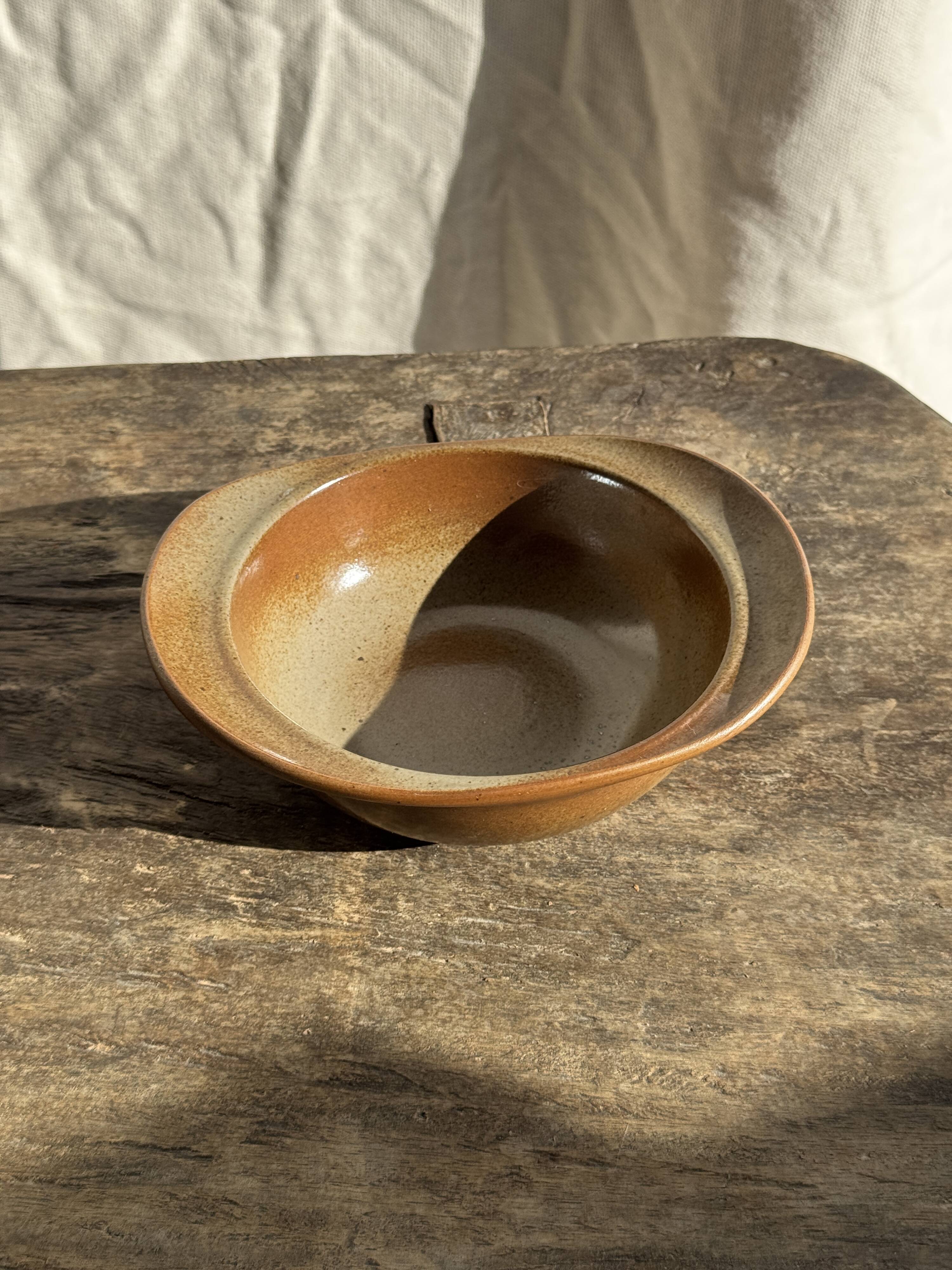 Small stoneware bowl with two wide, flat handles D:15-18.5
