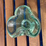 Empty bubbled glass pocket