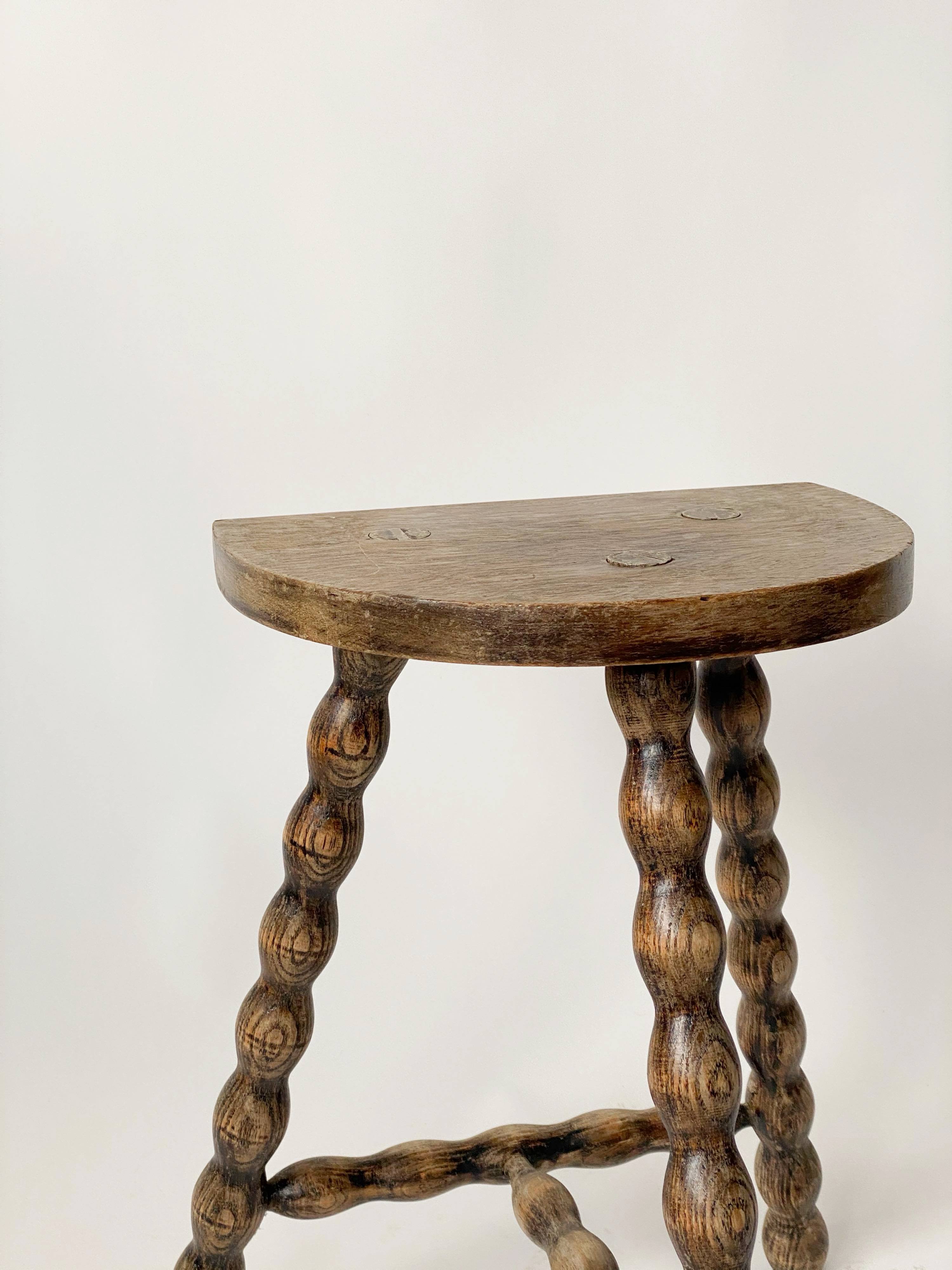 Tabouret de ferme tripode vintage