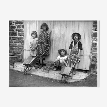 Four children with wheelbarrows