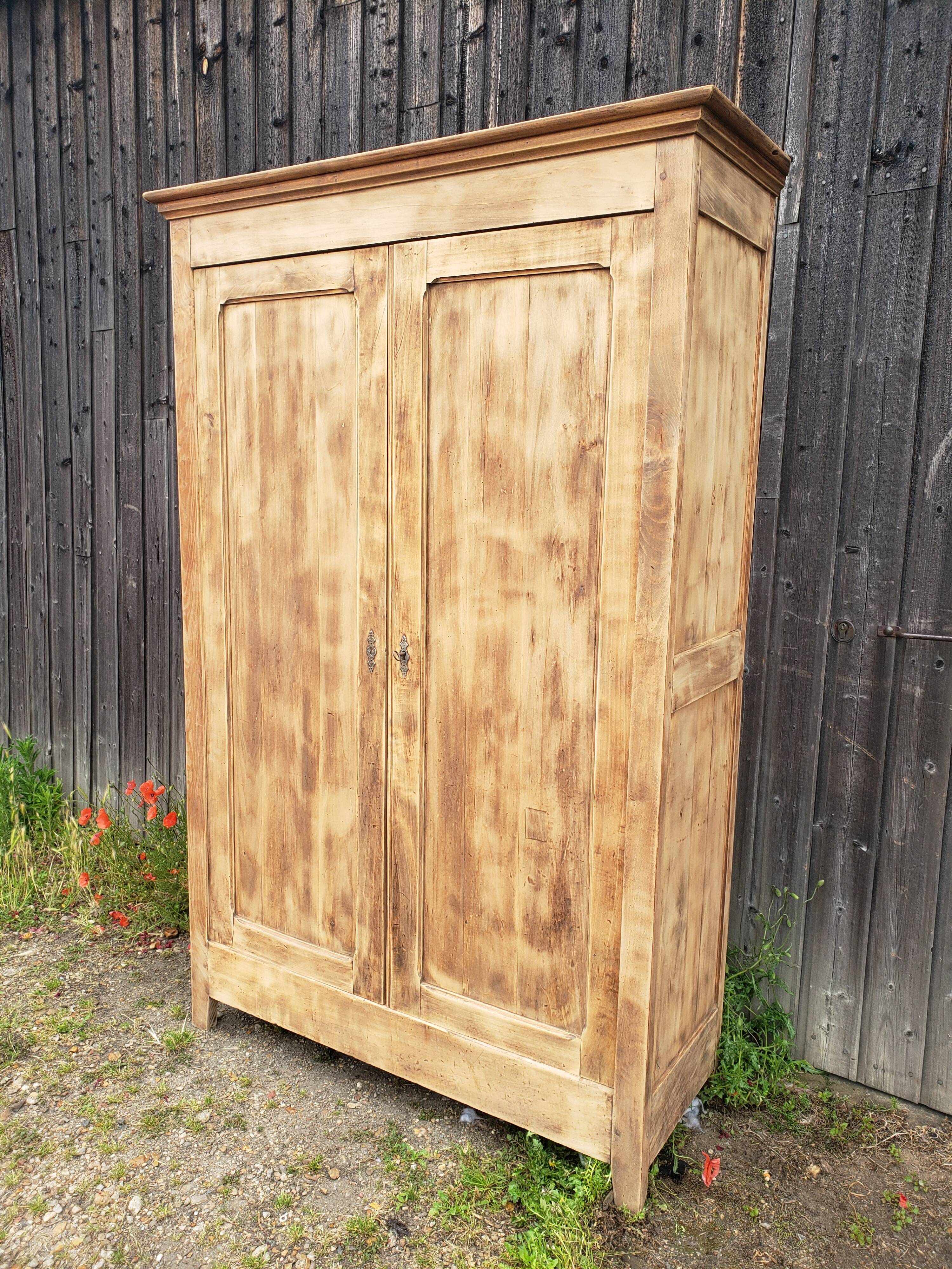 Parisian wardrobe wood in the rough "skirts"