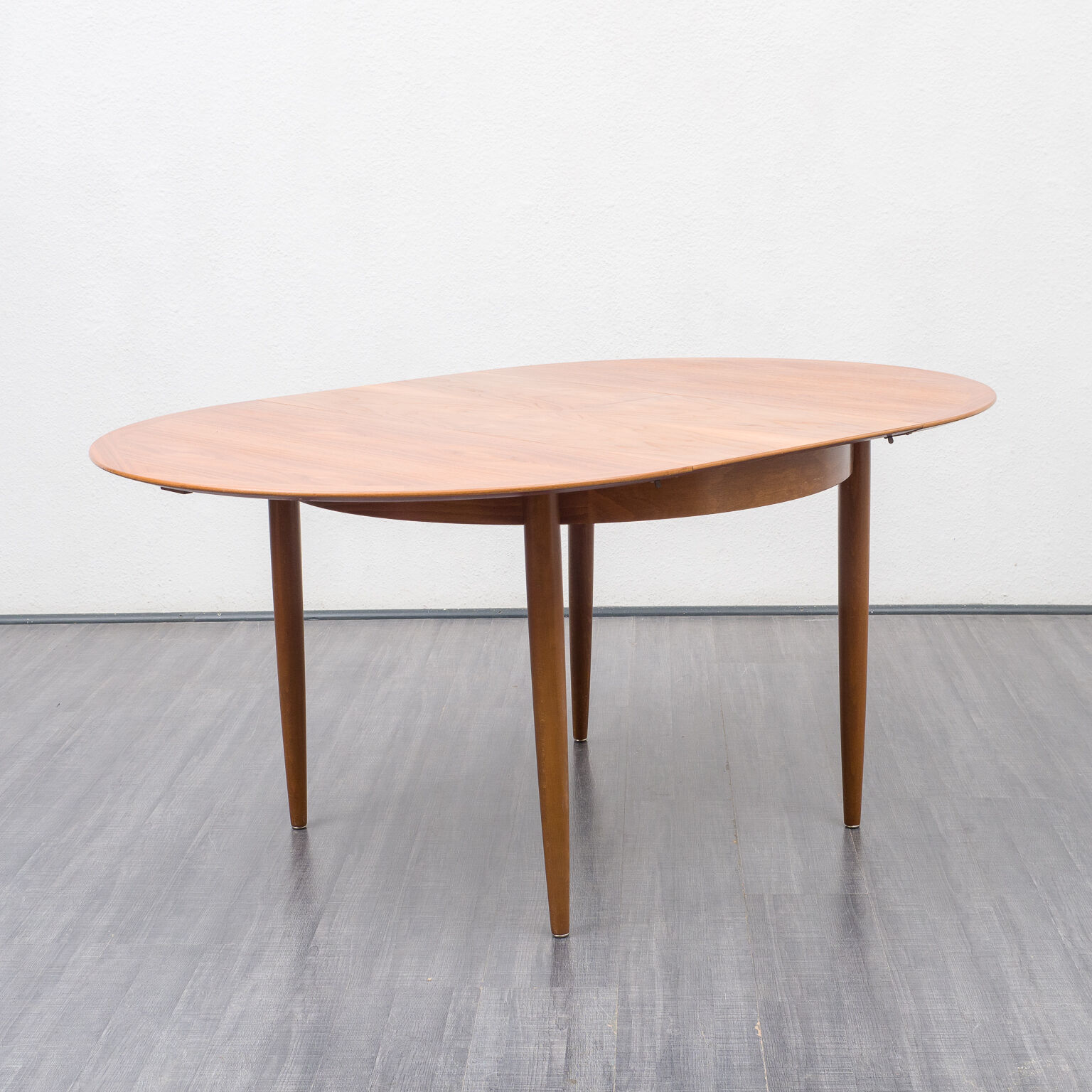 Round dining table, vintage, with extensions
