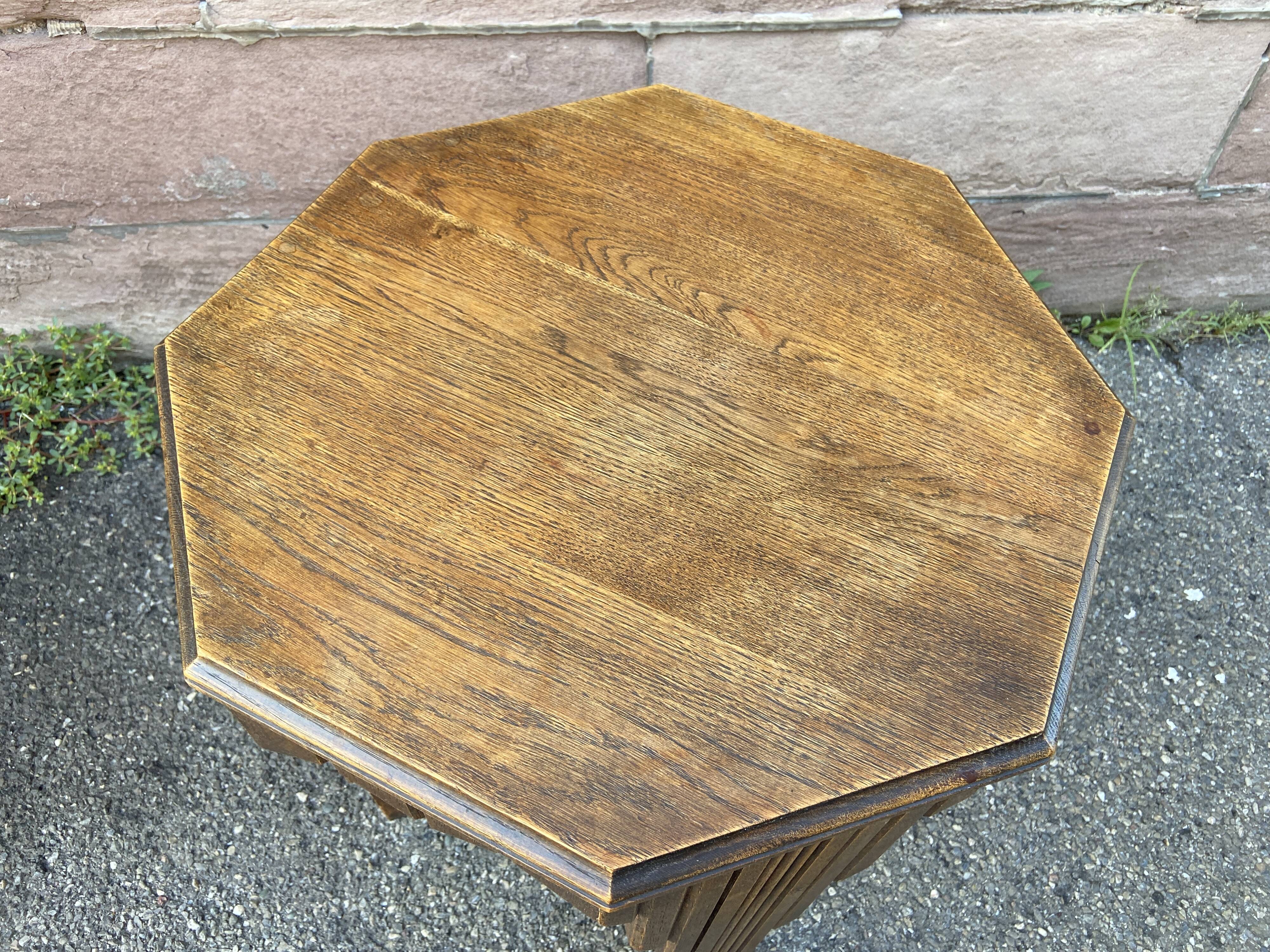 Selette Art Deco style octagonal pedestal table
