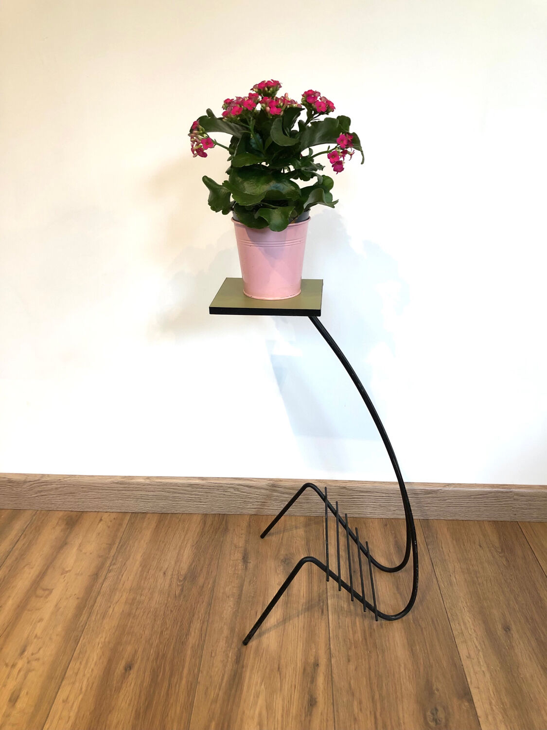 Tripod plant holder