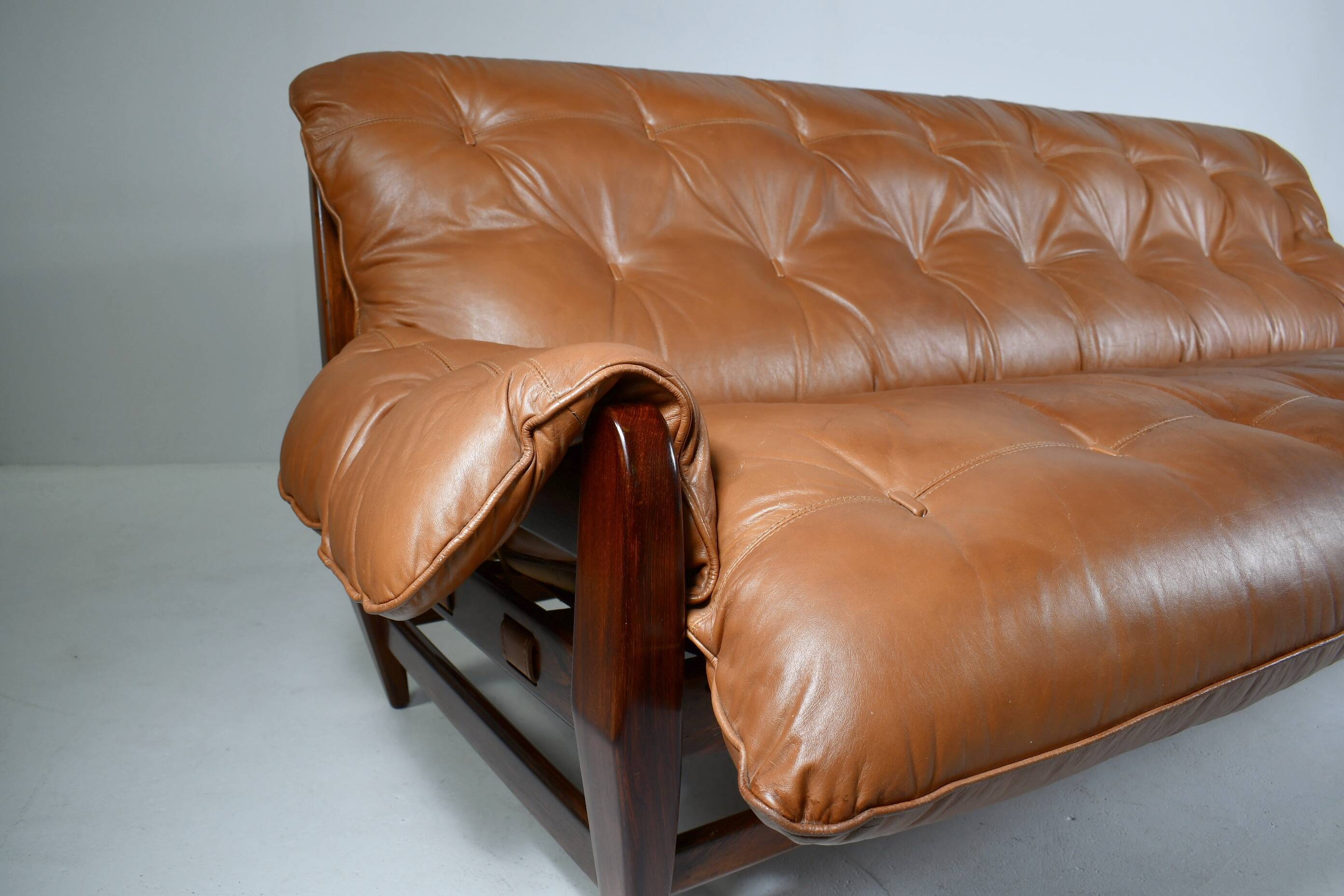 Sofa "Rodeio" par Jean Gillon pour Italma Woodart. Brésil 1965.