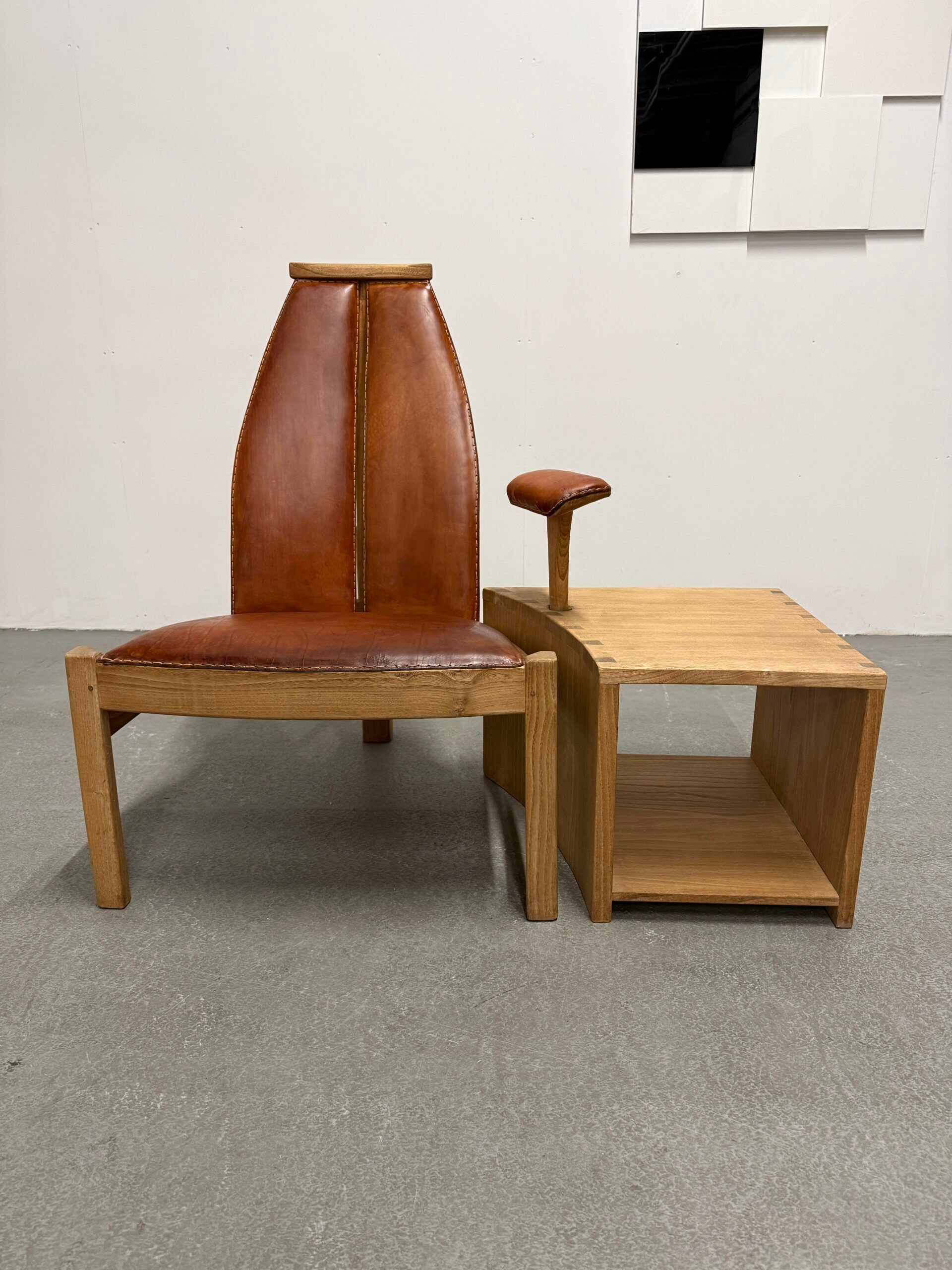 Mantis with armrest table, Stefan During