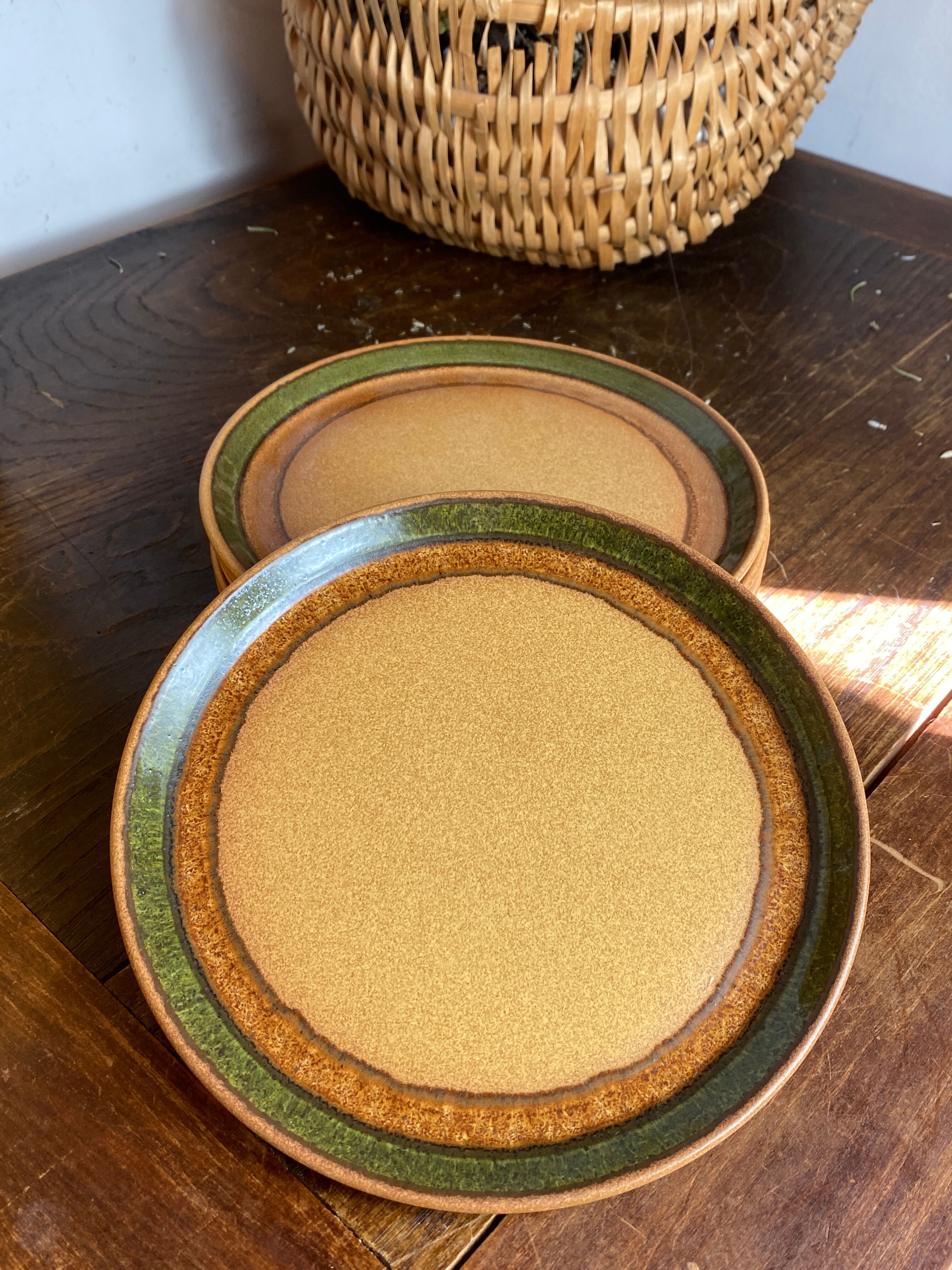 Stoneware dessert plates
