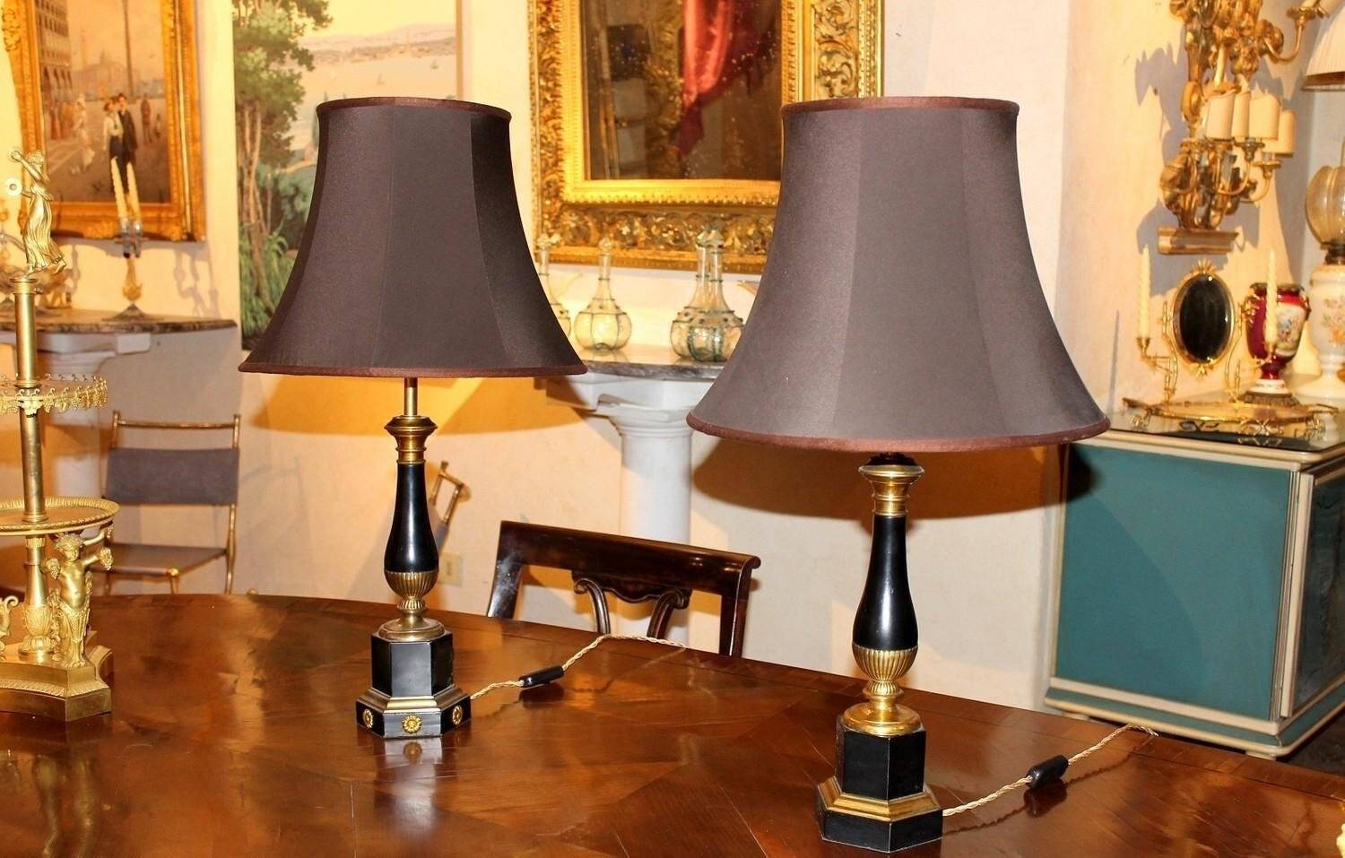 20th Century French Black Enamel Tole and Gilt Bronze Table Lamps with Silk Shade, Set of 2